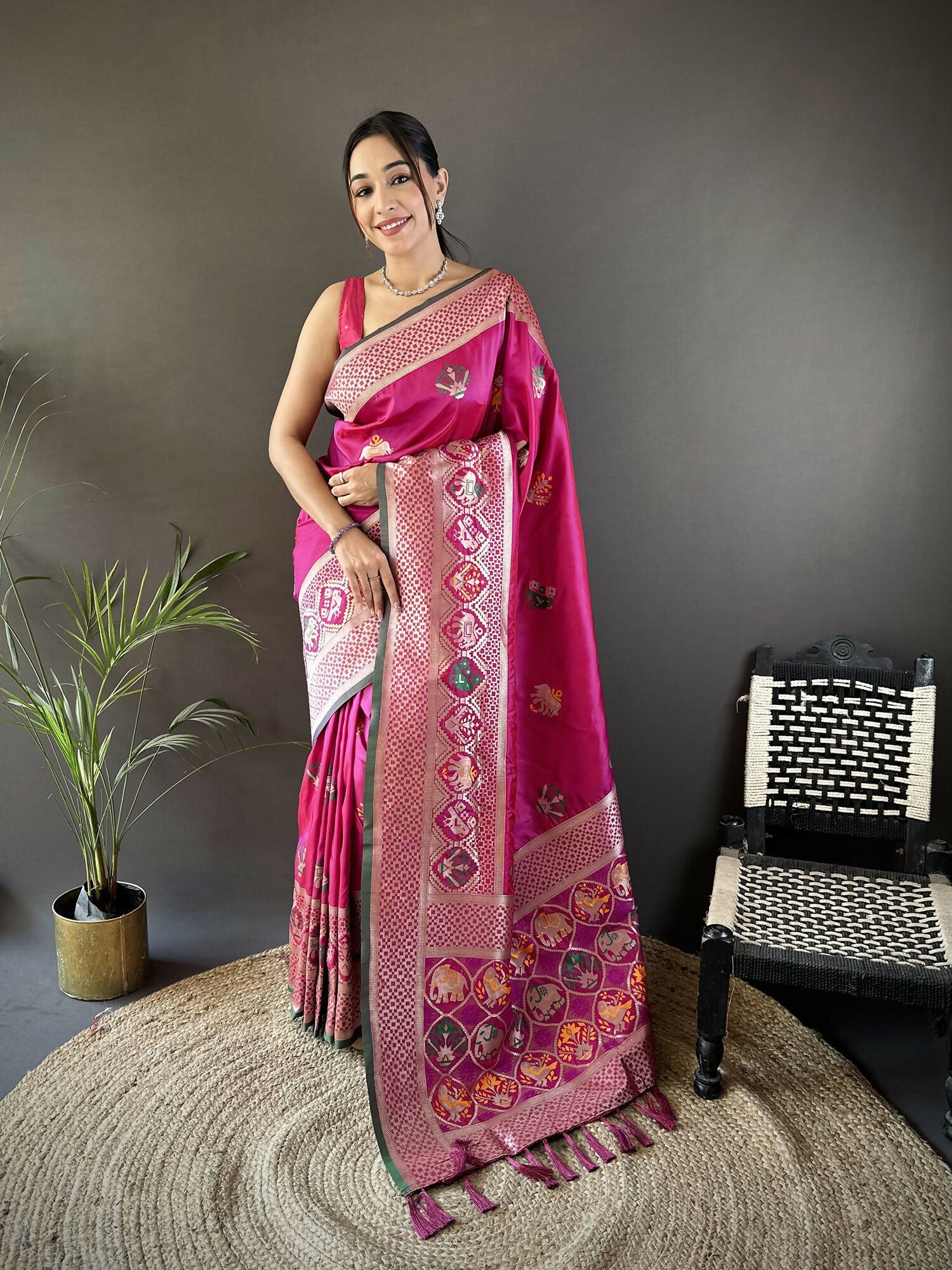 Joban Fashion Pink Elephant & Floral Motifs Soft Lichi Silk Banarasi Saree