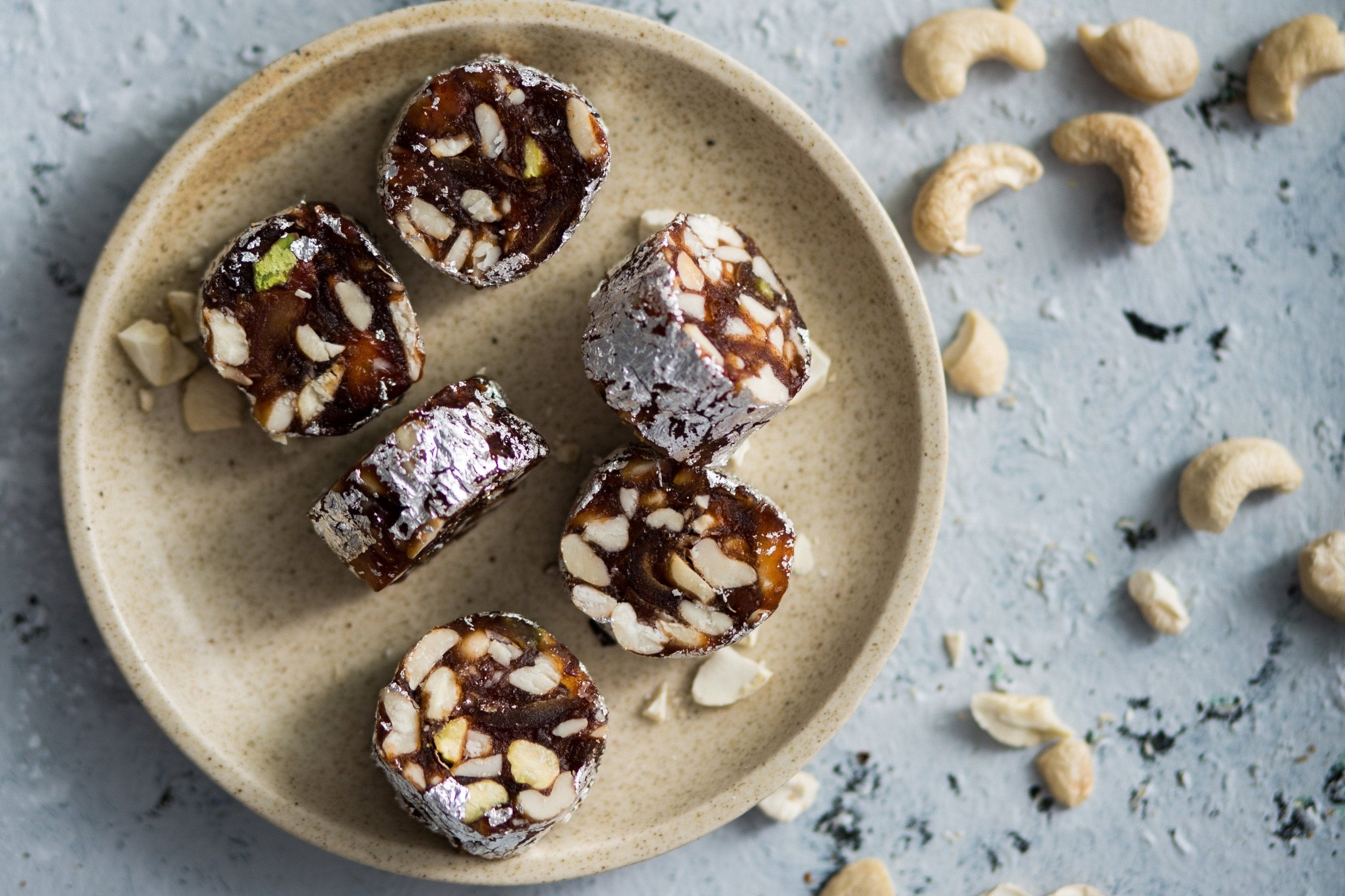 Almond House Khajoor Doller (MAP) - Distacart