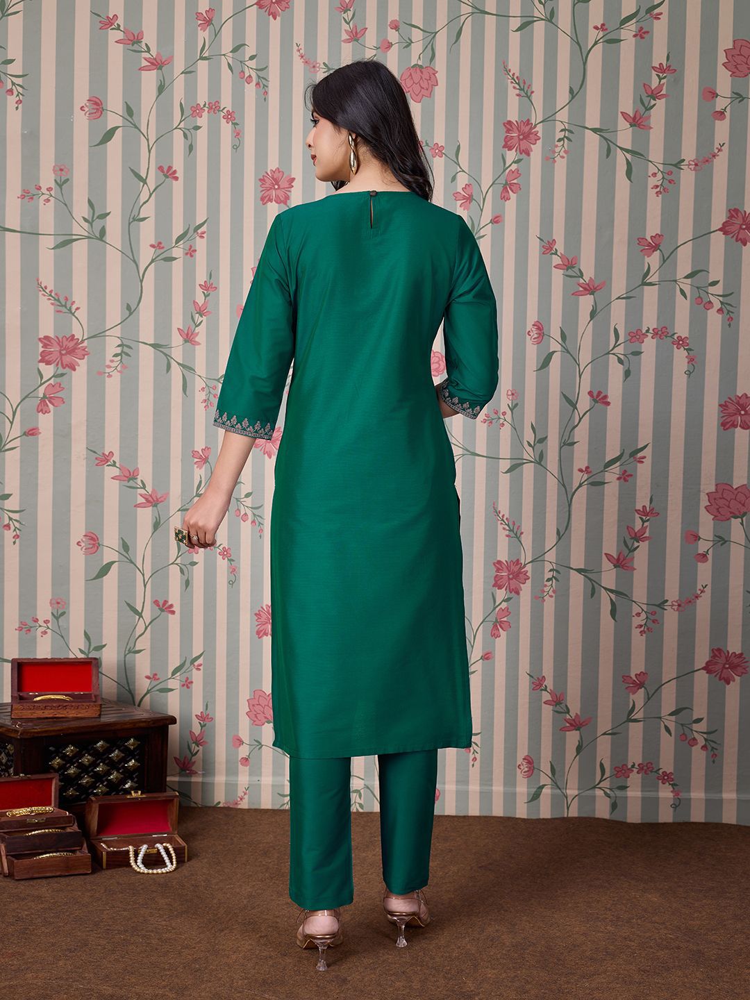 Ode by House of Pataudi Women Embroidered Straight Kurta - Distacart