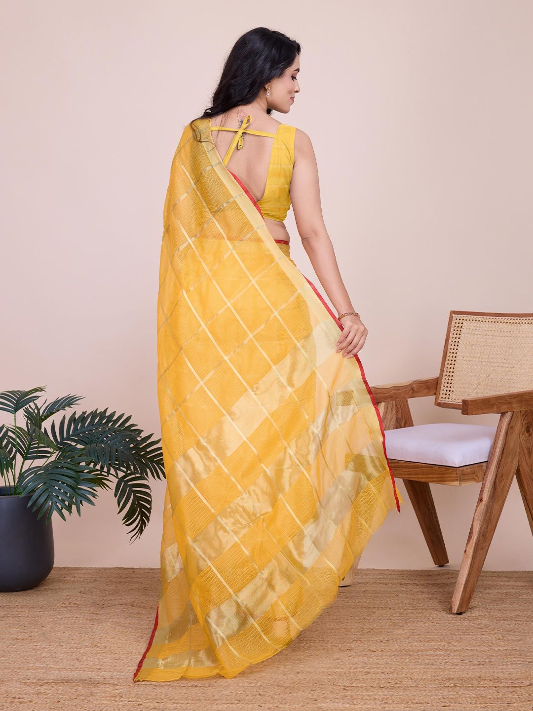 Mitera Woven Design Checked Zari Saree