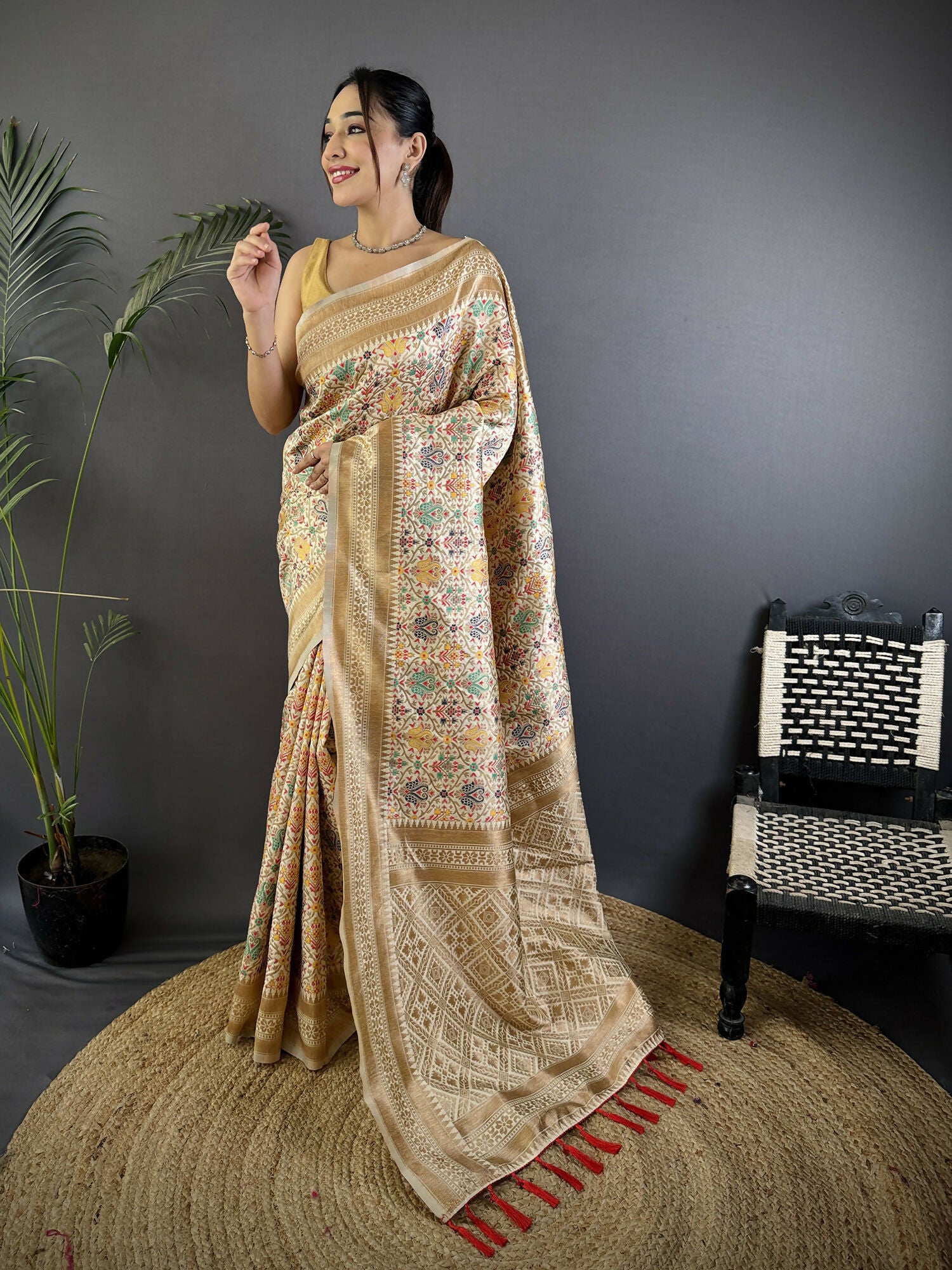 Joban Fashion Cream Intricate Floral & Woven Motifs Soft Silk Banarasi Saree - Dista