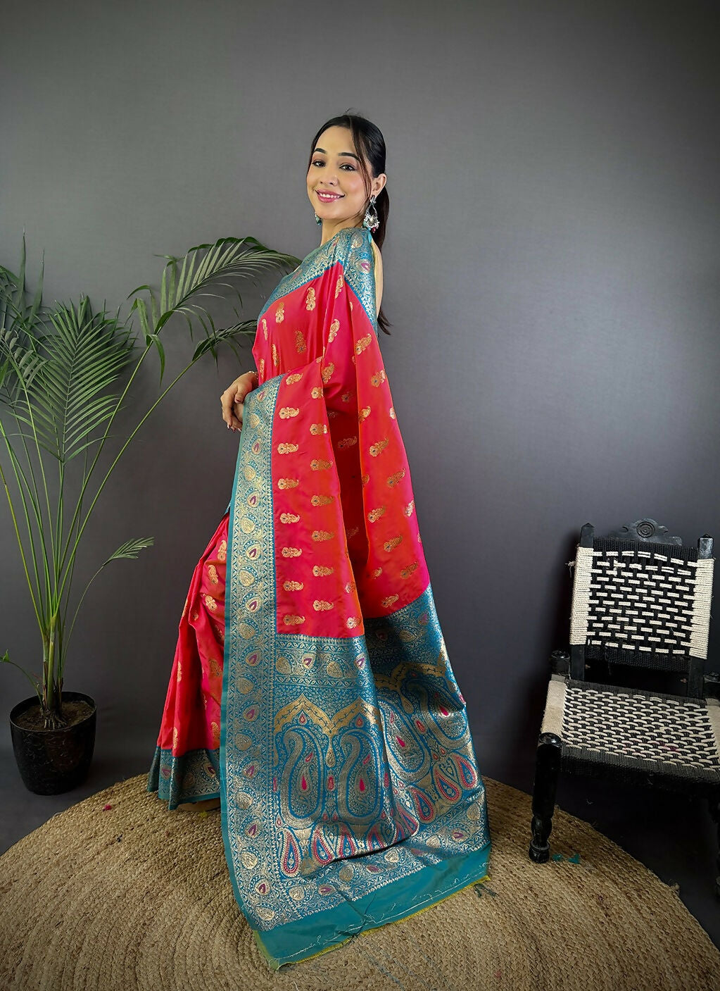 Joban Fashion Banarasi Pink Woven Butti Soft Silk Saree