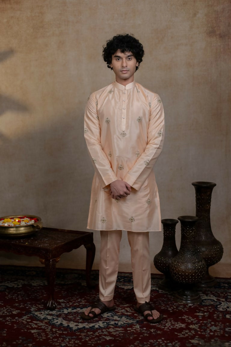 Semi Pattu Peach Ananta Kurta Set By Hilo Design