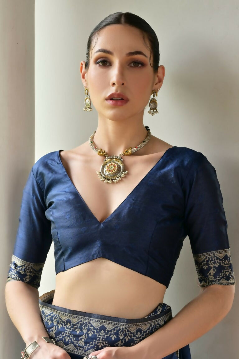Vishnu Weaves Women's Blue Handloom Raw Silk Thread Weaving Saree with Blouse