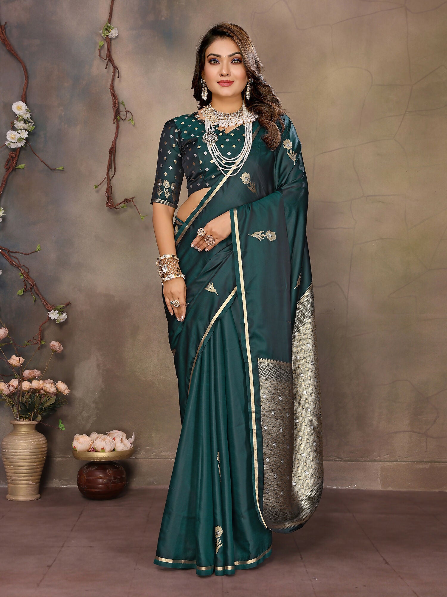 Joban Fashion Dark Green Floral & Botanical Motifs Satin Silk Banarasi Silk Saree