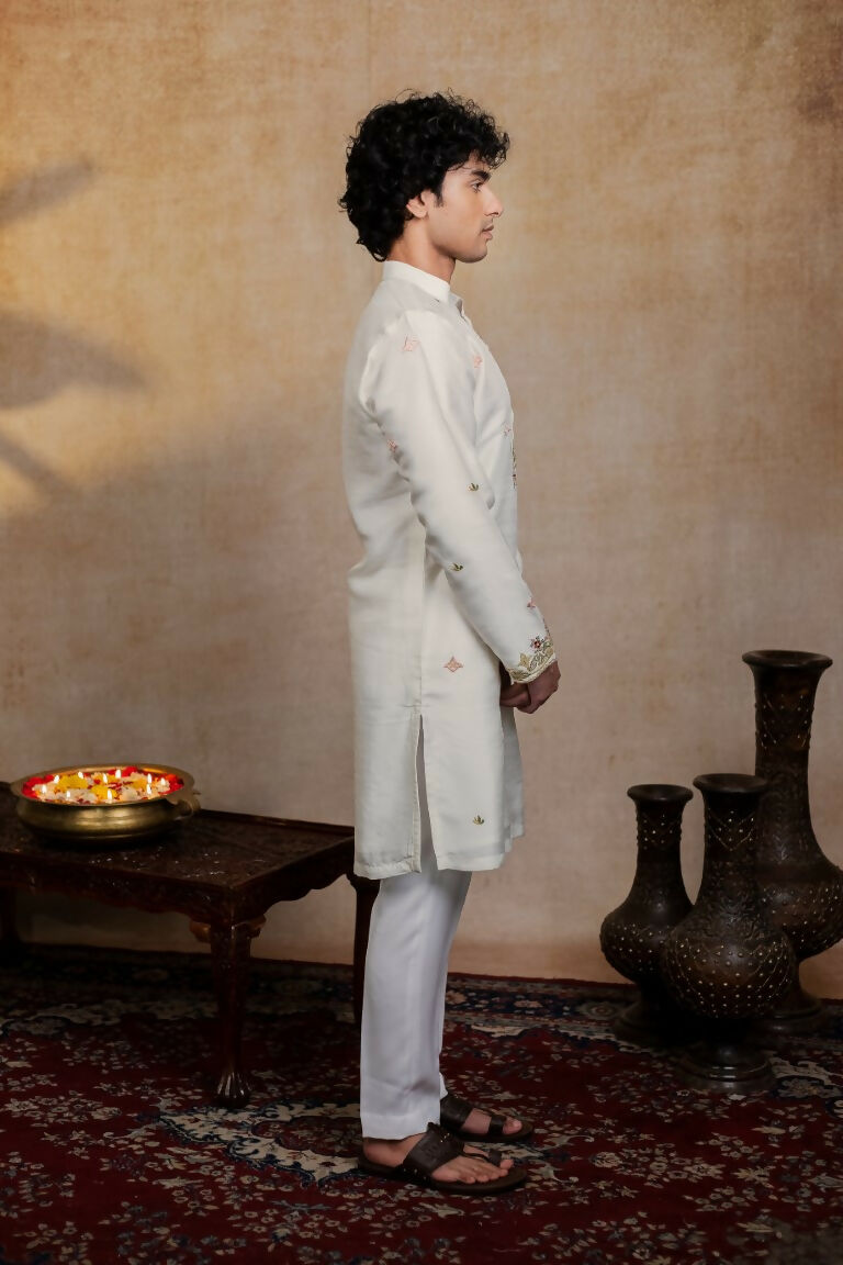 Falling Raw Silk Off White Geometric Symphony Kurta Set By Hilo Design - Distacart