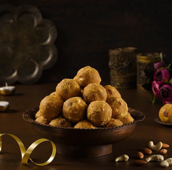 Meethi Besan Laddoo