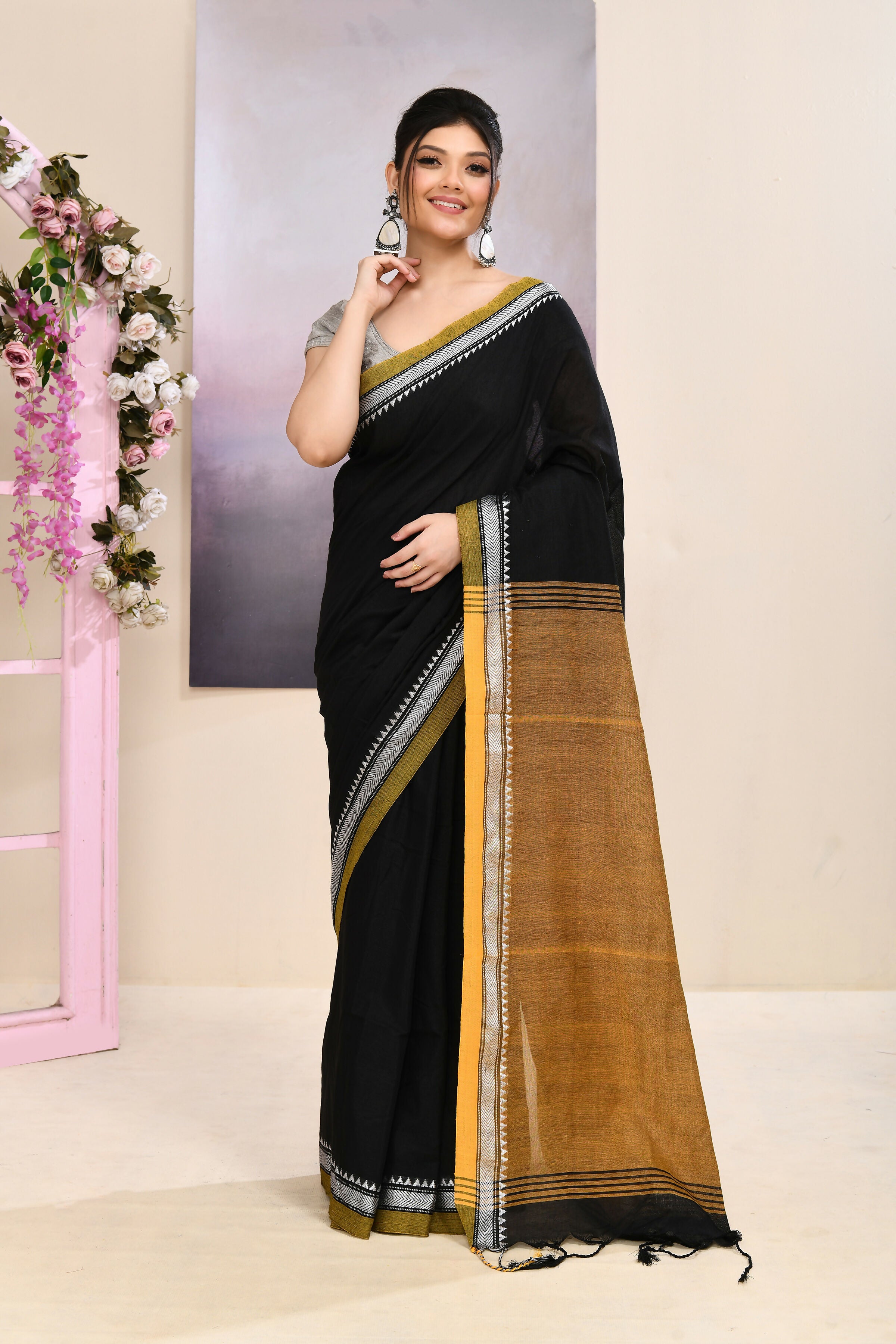 Piyari Fashion Women's Black Embellished Cotton Blend Jamdani Saree - Dista