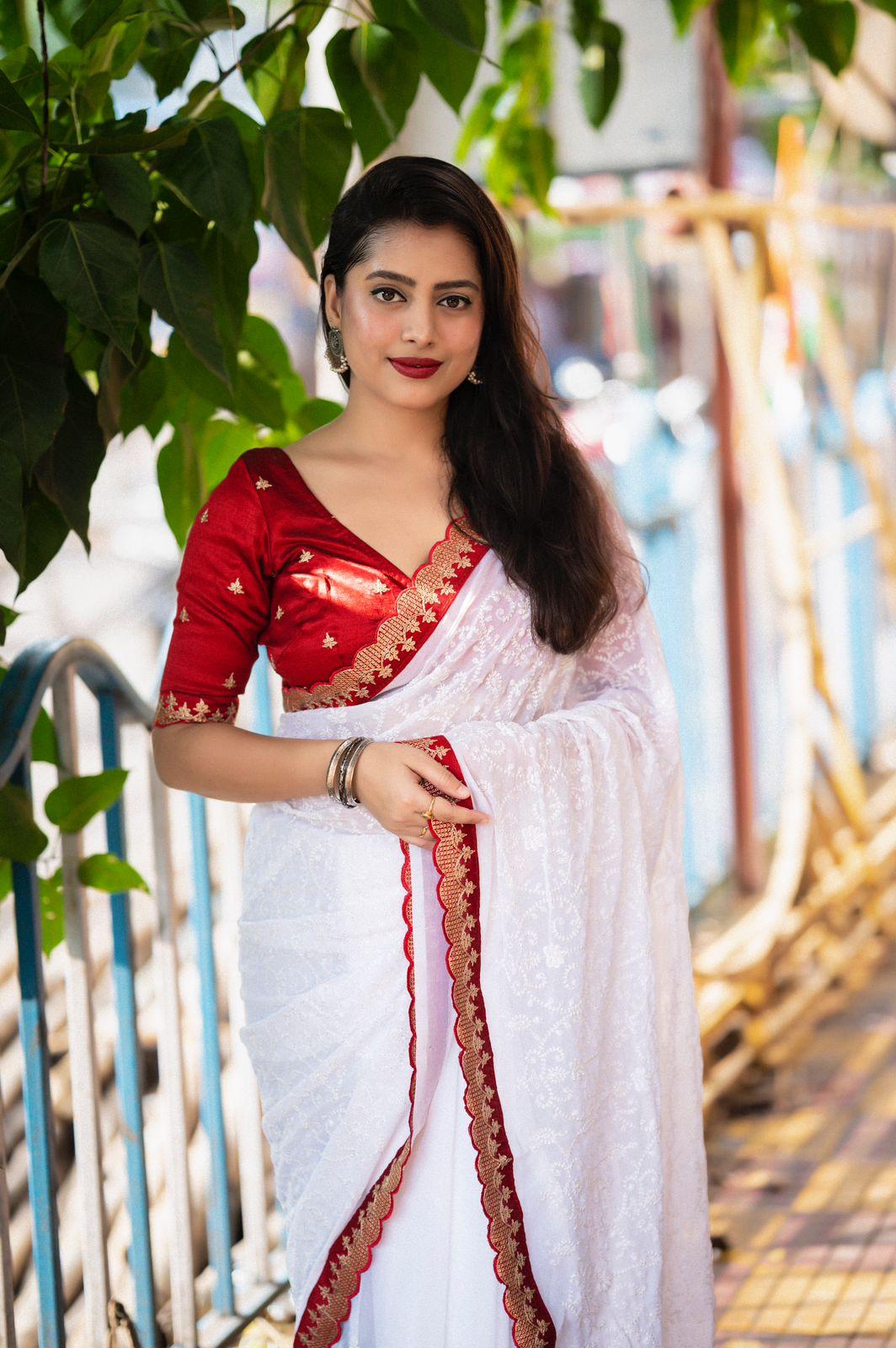 White Pure Georgette Woven Design Saree with Unstitched Blouse - Hiral Fashion - Distacart
