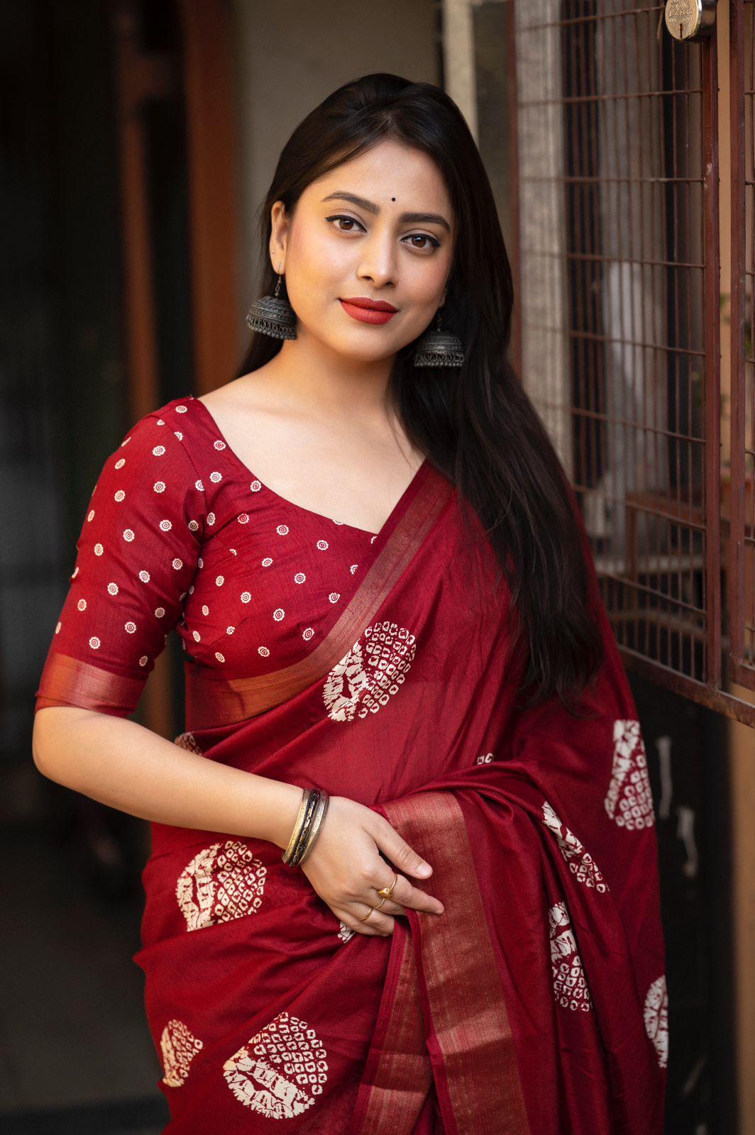 Maroon Cotton Crepe Batik Print Saree with Unstitched Blouse - Hiral Fashion - Distacart