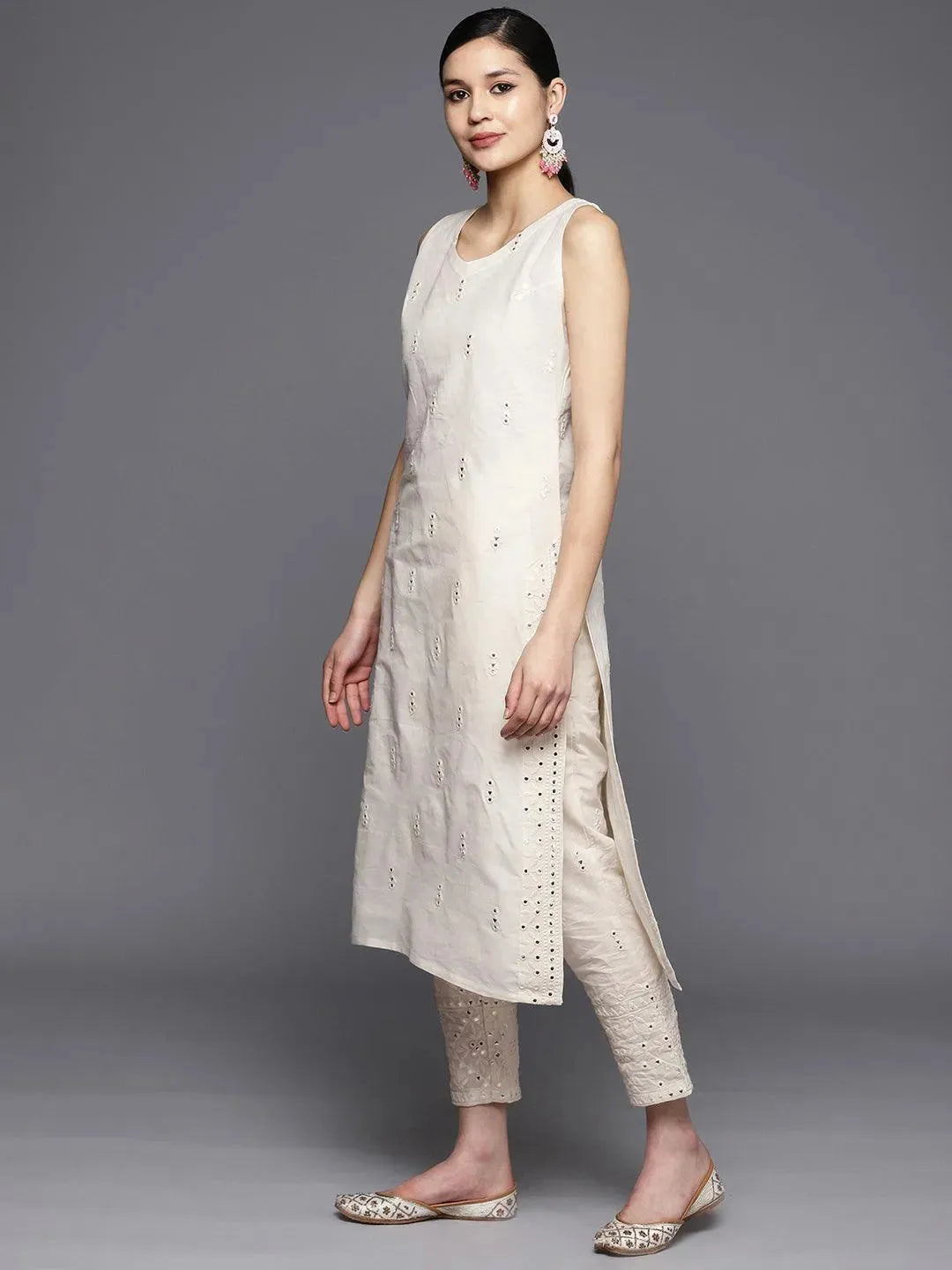 https://cdn.shopify.com/s/files/1/0341/4805/7228/files/off-white-embroidered-cotton-straight-kurta-with-dupatta-libas-3.jpg?v=1739541827