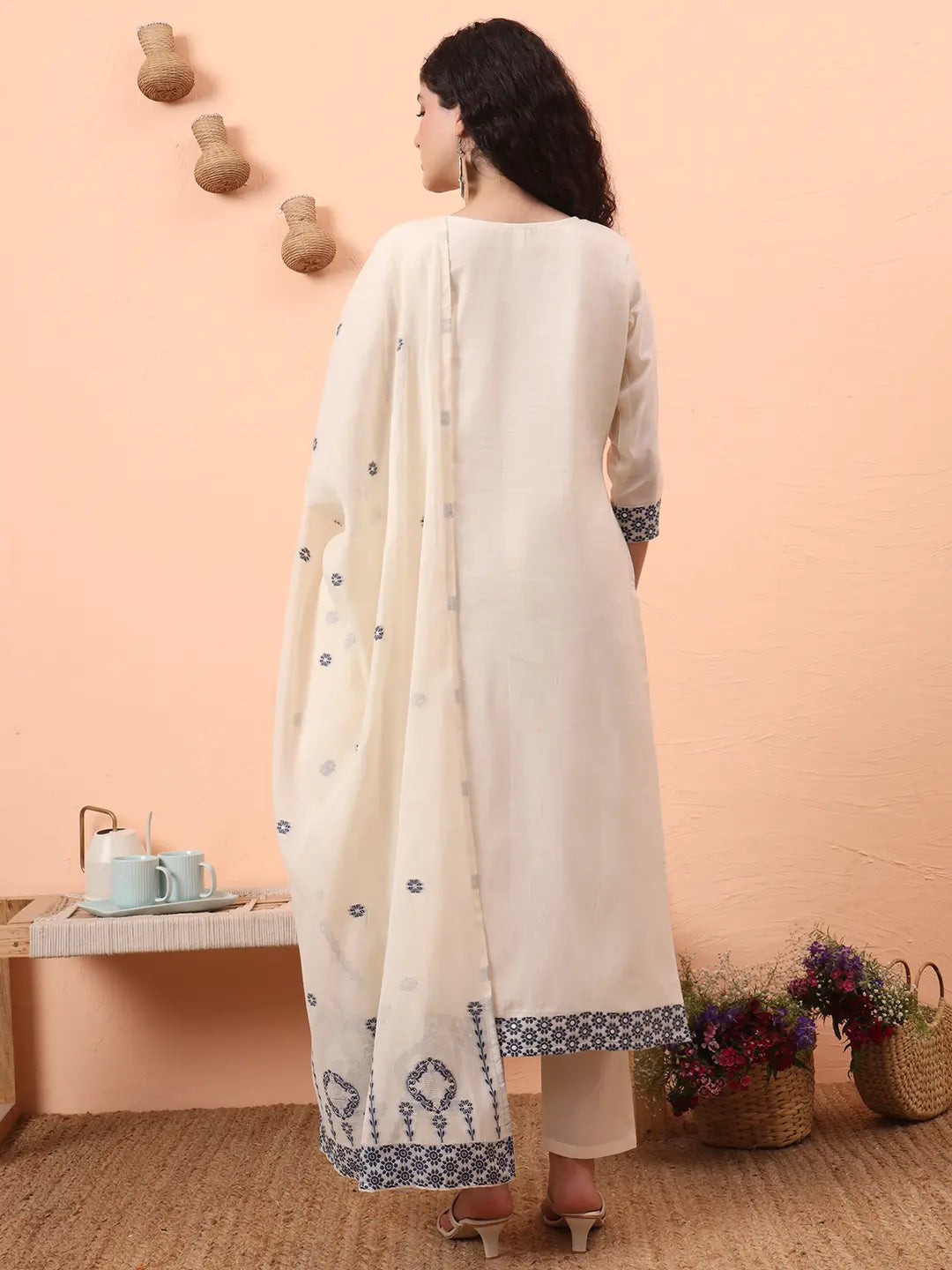 Yufta Off-White Handloom Cotton Kurta Dupatta Pant Set With Cotton Mal Lining