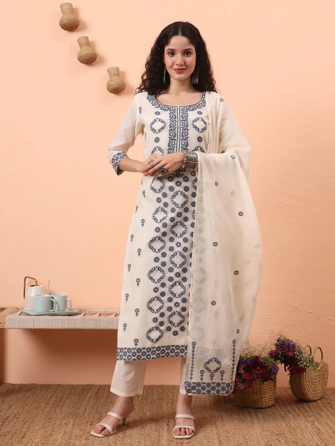 Yufta Off-White Handloom Cotton Kurta Dupatta Pant Set With Cotton Mal Lining