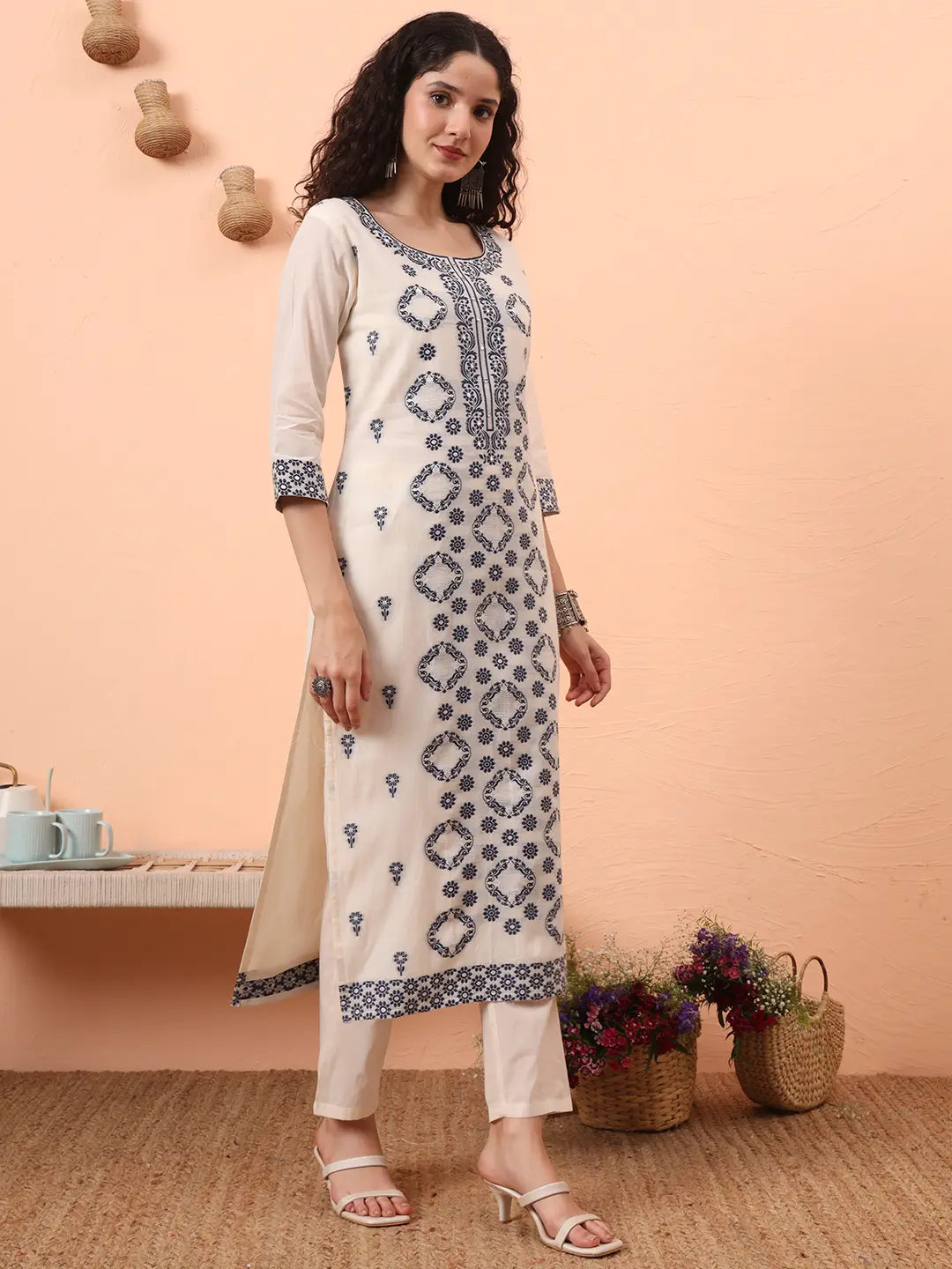 Yufta Off-White Handloom Cotton Kurta Dupatta Pant Set With Cotton Mal Lining