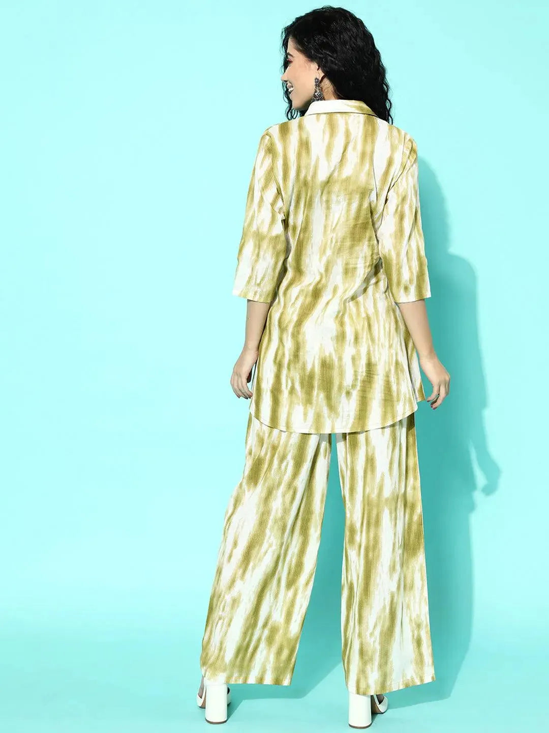 https://cdn.shopify.com/s/files/1/0341/4805/7228/files/olive-printed-cotton-night-suit-libas-5.jpg?v=1739541783