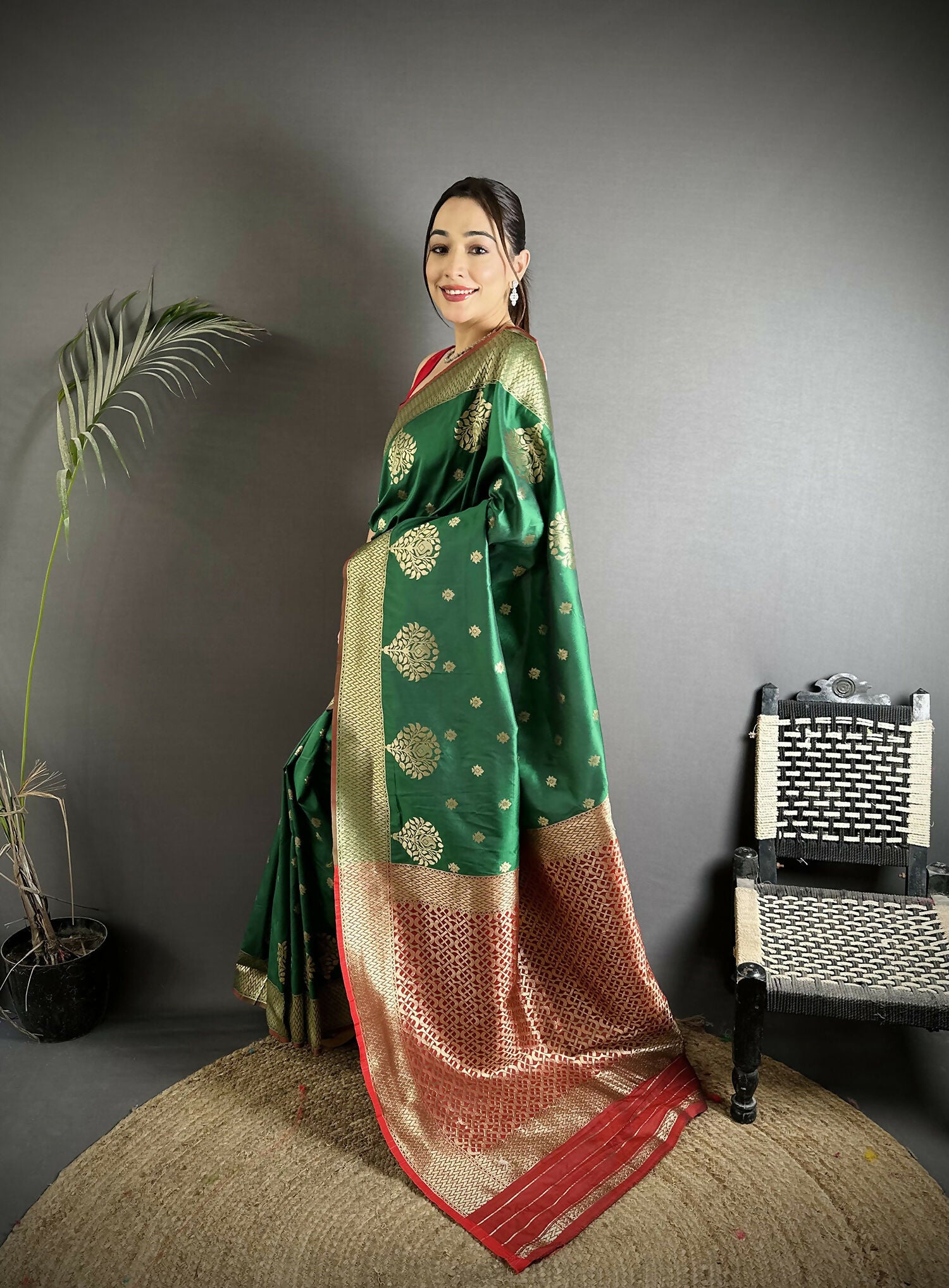 Joban Fashion Bottle Green Woven Butti Soft Silk Banarasi Silk Saree - Distacart