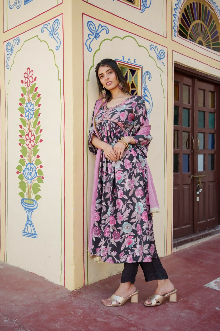 Vaasva Women Rani Muslin Embroidered Kurta, Pant & Dupatta Set - Distacart