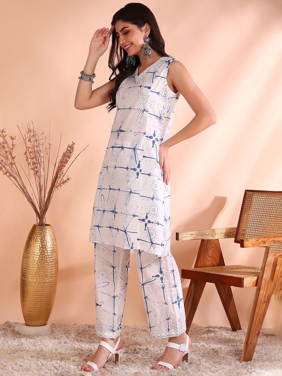 Ode by House of Pataudi Geometric Printed V-Neck Pure Cotton Straight Kurta With Trouser - Distacart