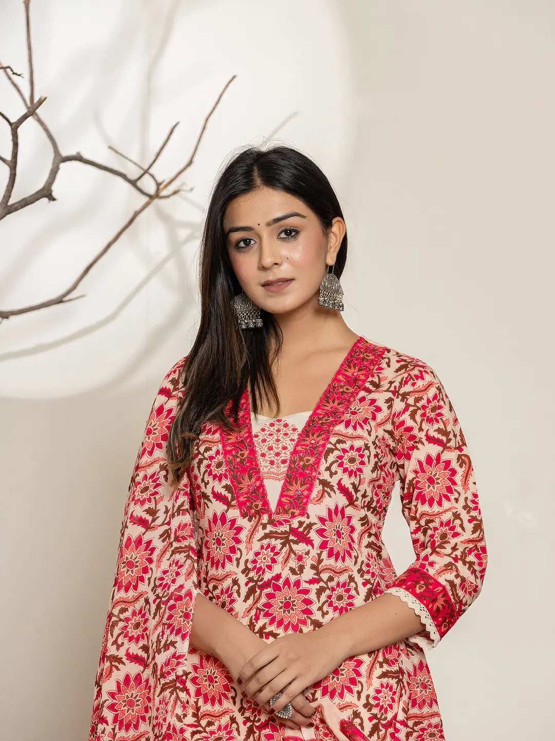 Yufta Pink Embroidered Thread Work Pure Cotton Kurta Trousers & Dupatta