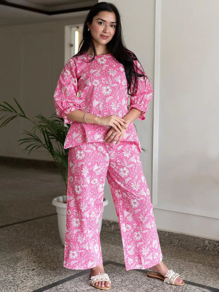 https://cdn.shopify.com/s/files/1/0341/4805/7228/files/pink-printed-cotton-night-suit-libas-1-27530530291862.jpg?v=1738760124