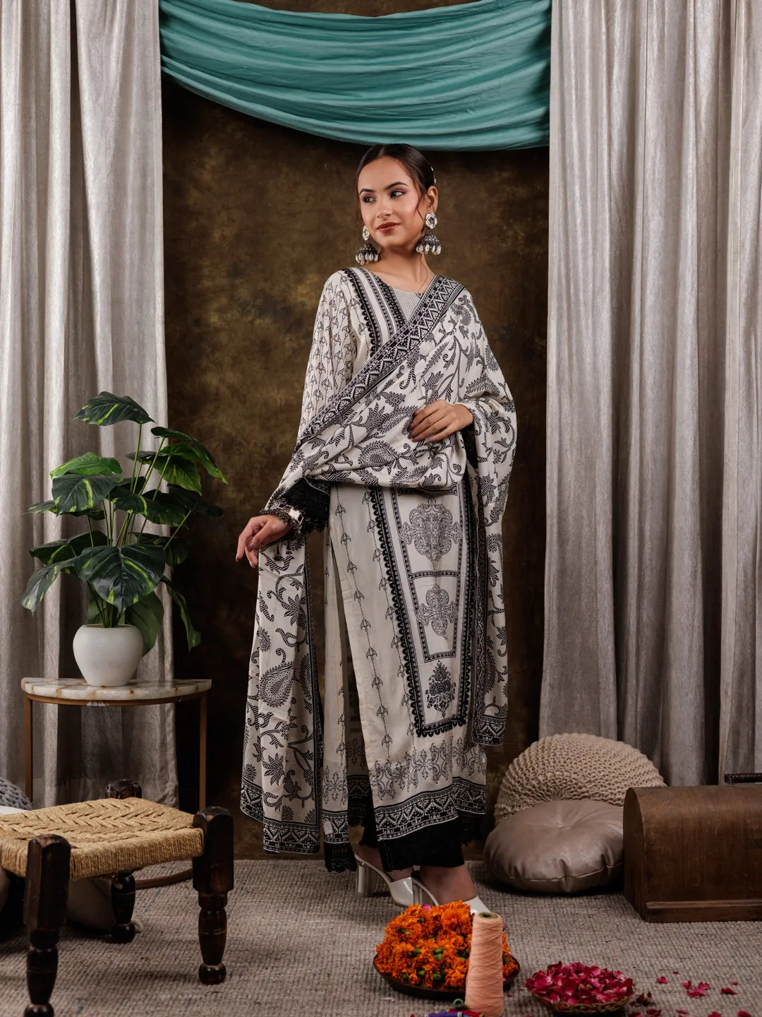 Yufta Pure Muslin Silk White Kurta Dupatta Set - Distacart