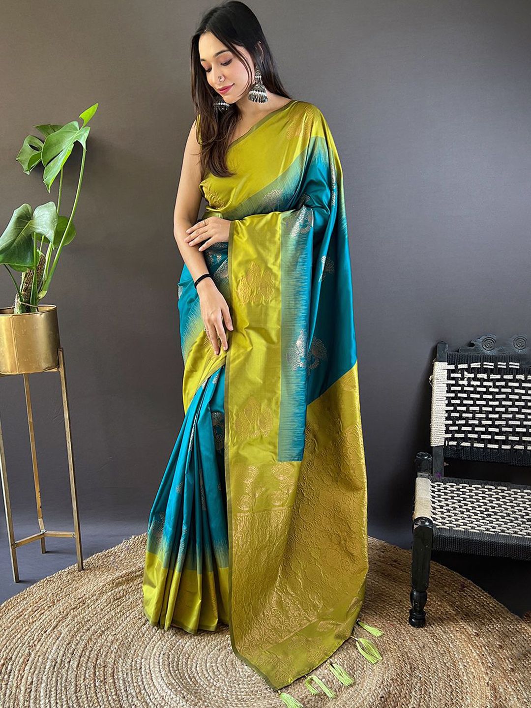Mitera Ethnic Motifs Woven Design Zari Saree - Distacart