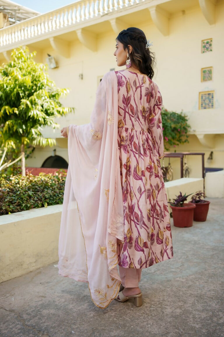 Vaasva Women Nude-Pink Muslin Embroidered Kurta,Pant & Dupatta Set - Distacart