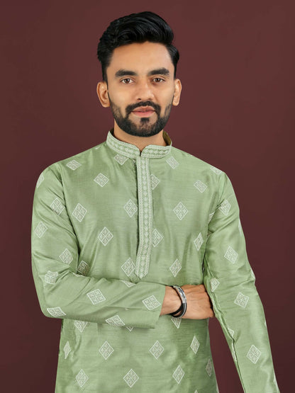 Anaita Green Embroidered Silk Straight Kurta - Distacart