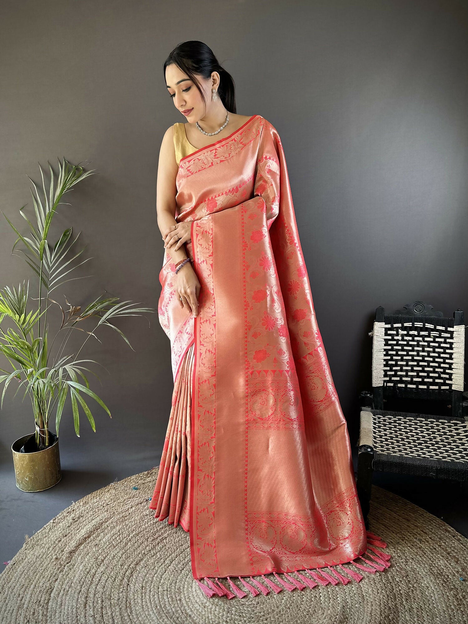 Joban Fashion Onion Pink Flower Jall Pattern Soft Silk Banarasi Saree