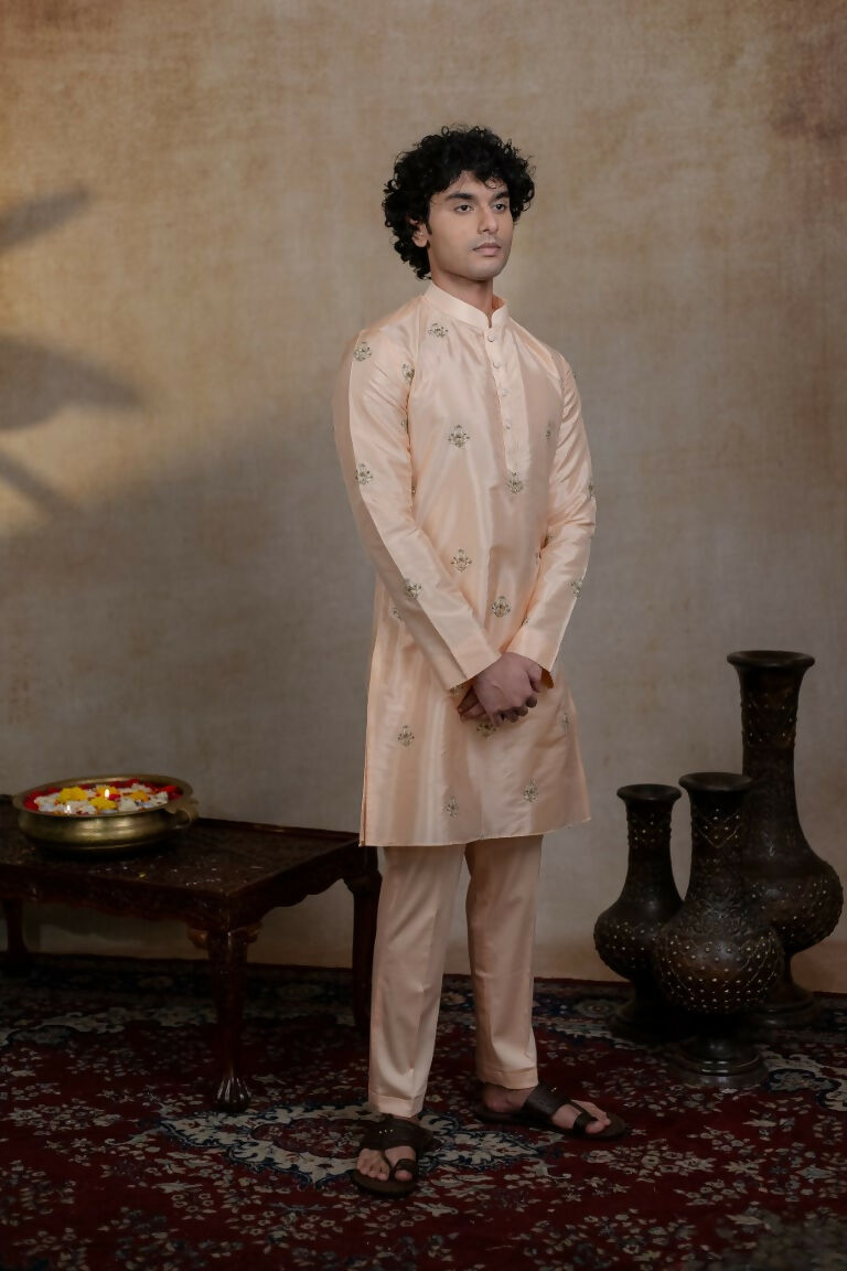 Semi Pattu Peach Ananta Kurta Set By Hilo Design