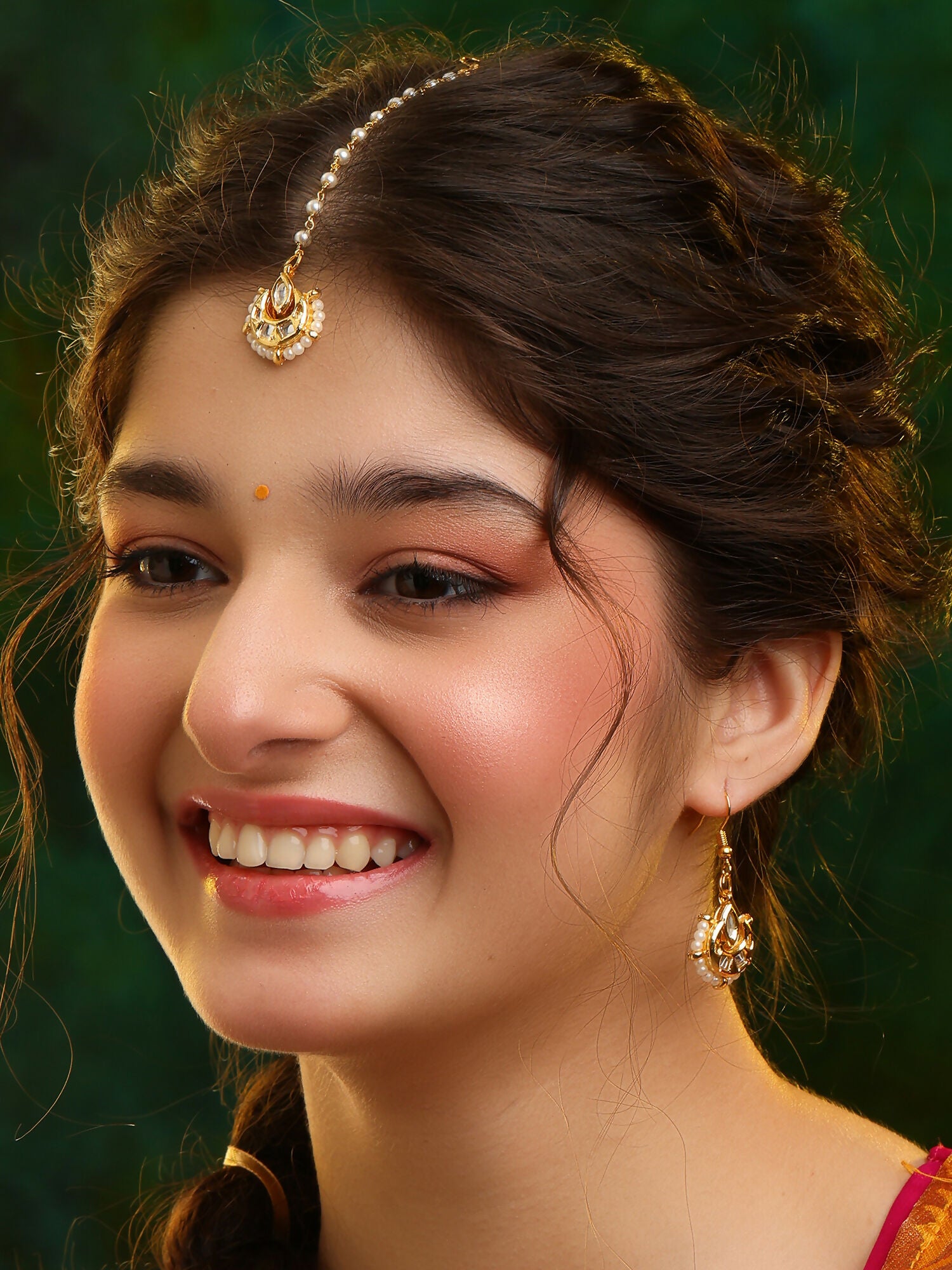 Ruby Raang Kundan Maang Tikka With Earrings