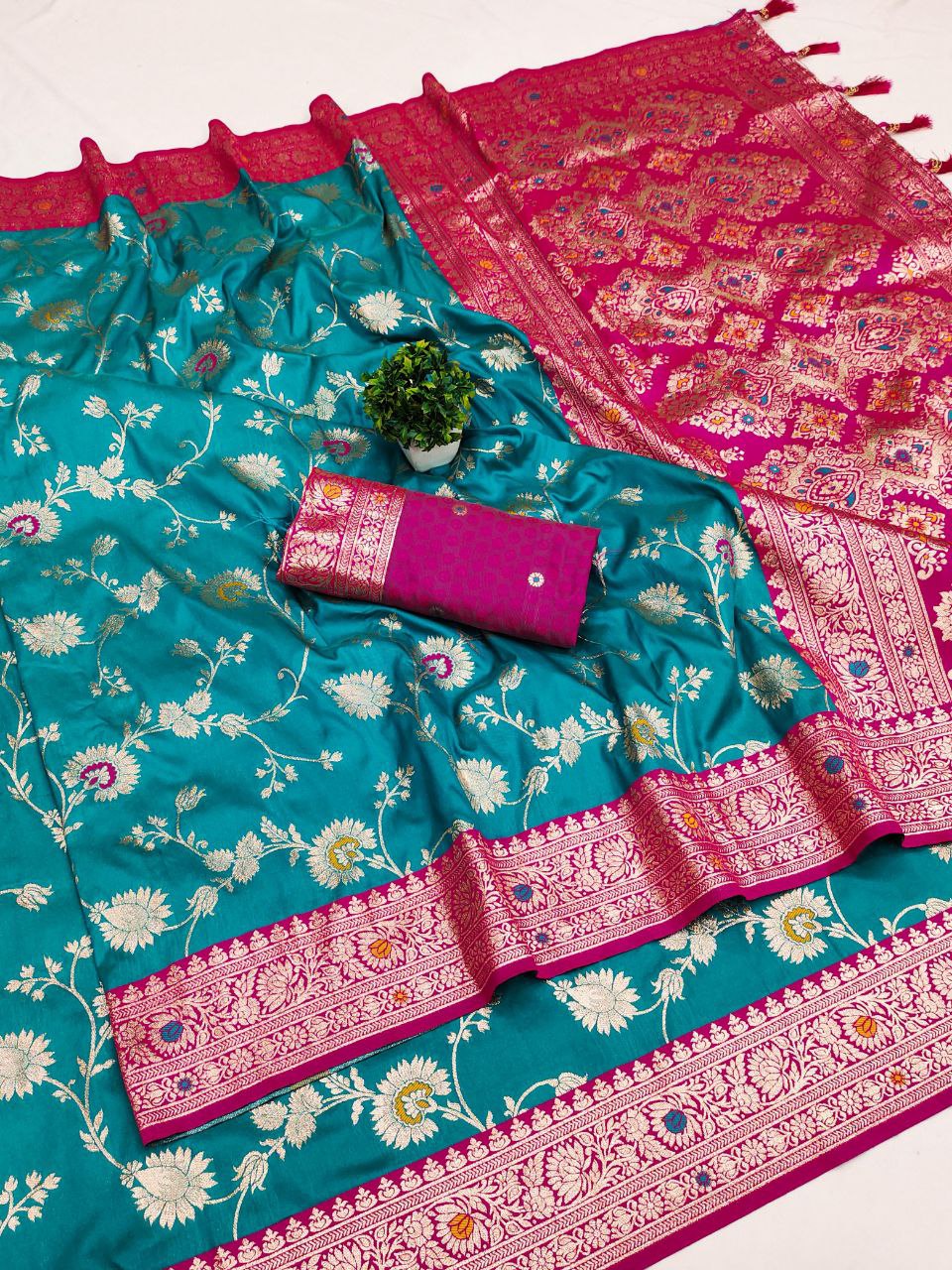 Mameraa Sarees Sea Green Soft Silk Blend Saree With Zari Weaving Meenakari Design-Sea_Green - Dista