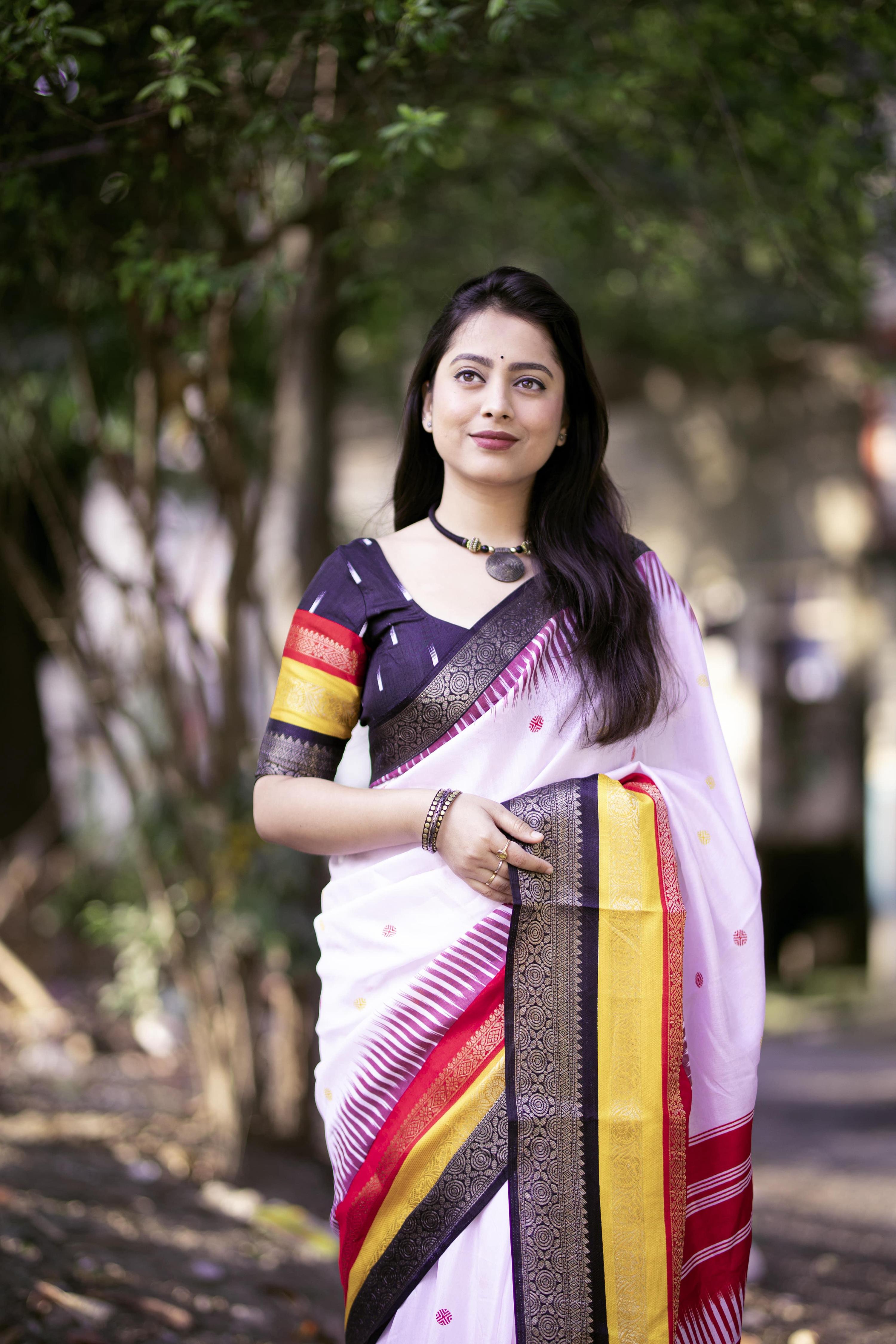 White Cotton Crepe Printed Saree with Unstitched Blouse - Hiral Fashion - Distacart