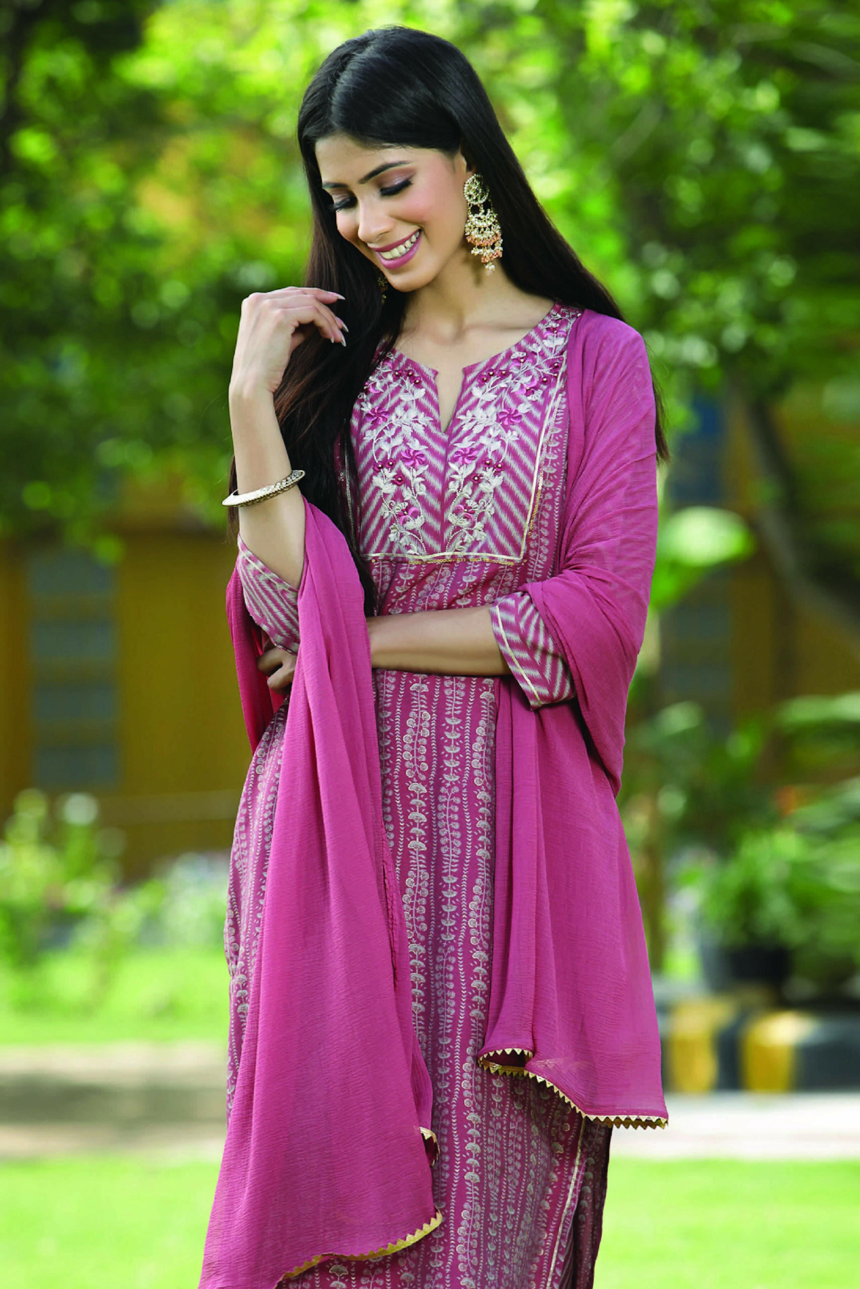 Juniper Onion Pink Ethnic Motif Printed Muslin with Zari Embroidery Kurta Pants & Chiffon Dupatta Set. - Distacart