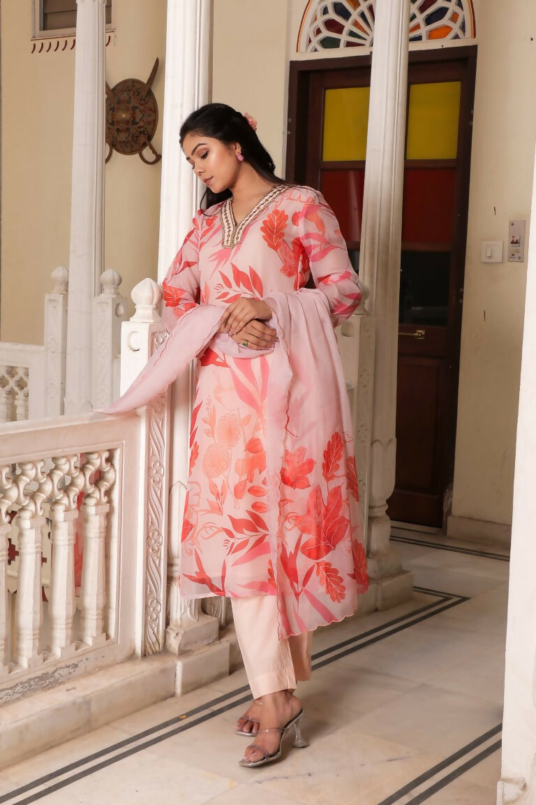 Vaasva Women Peach Tabby Slik Print & Embroidered Kurta, Pant & Dupatta set - Distacart
