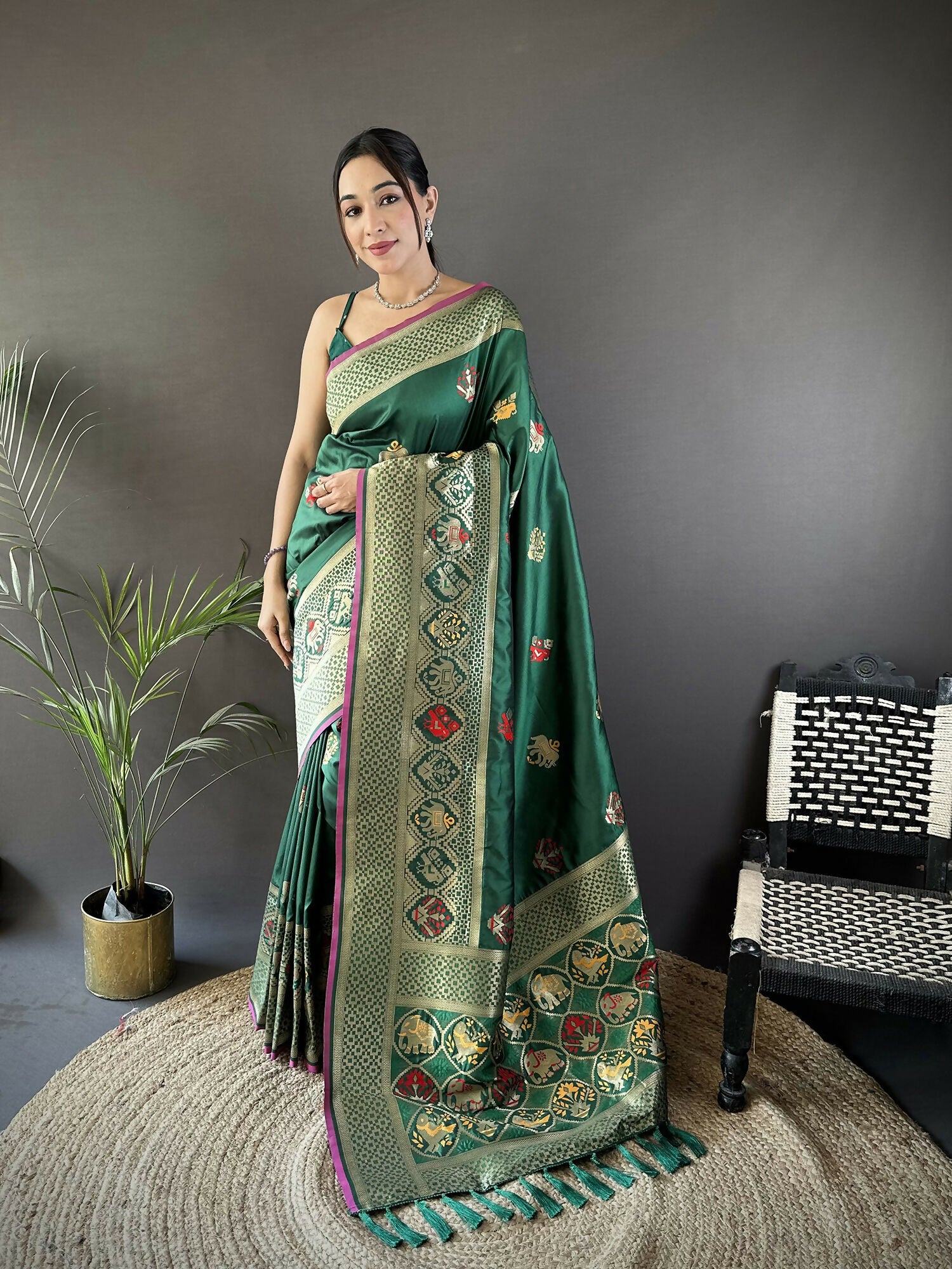 Joban Fashion Green Elephant & Floral Motifs Soft Lichi Silk Banarasi Saree