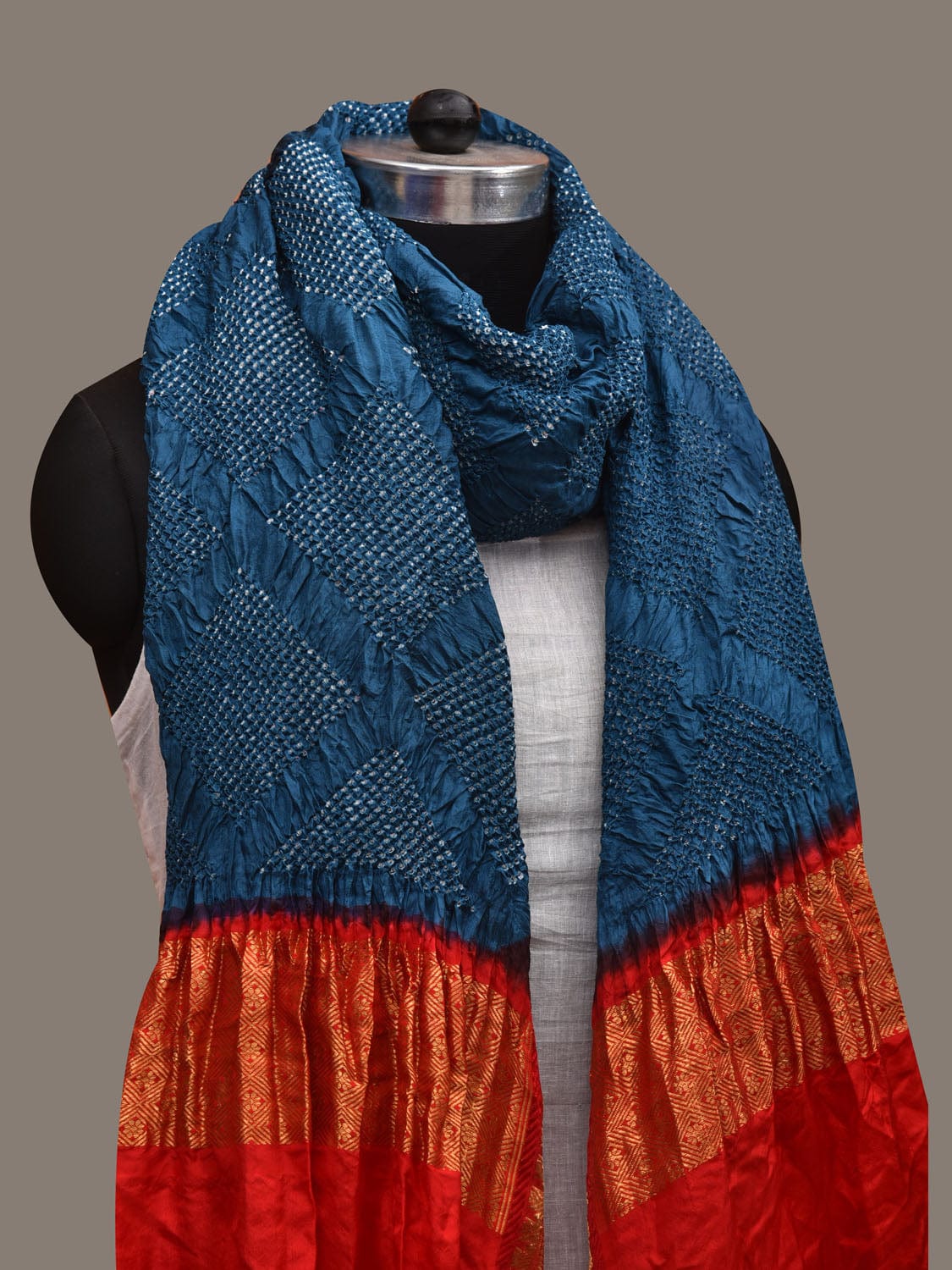 Teal and Red Bandhani Kanchipuram Silk Handloom Dupatta with Border Design - Global Threads - Distacart