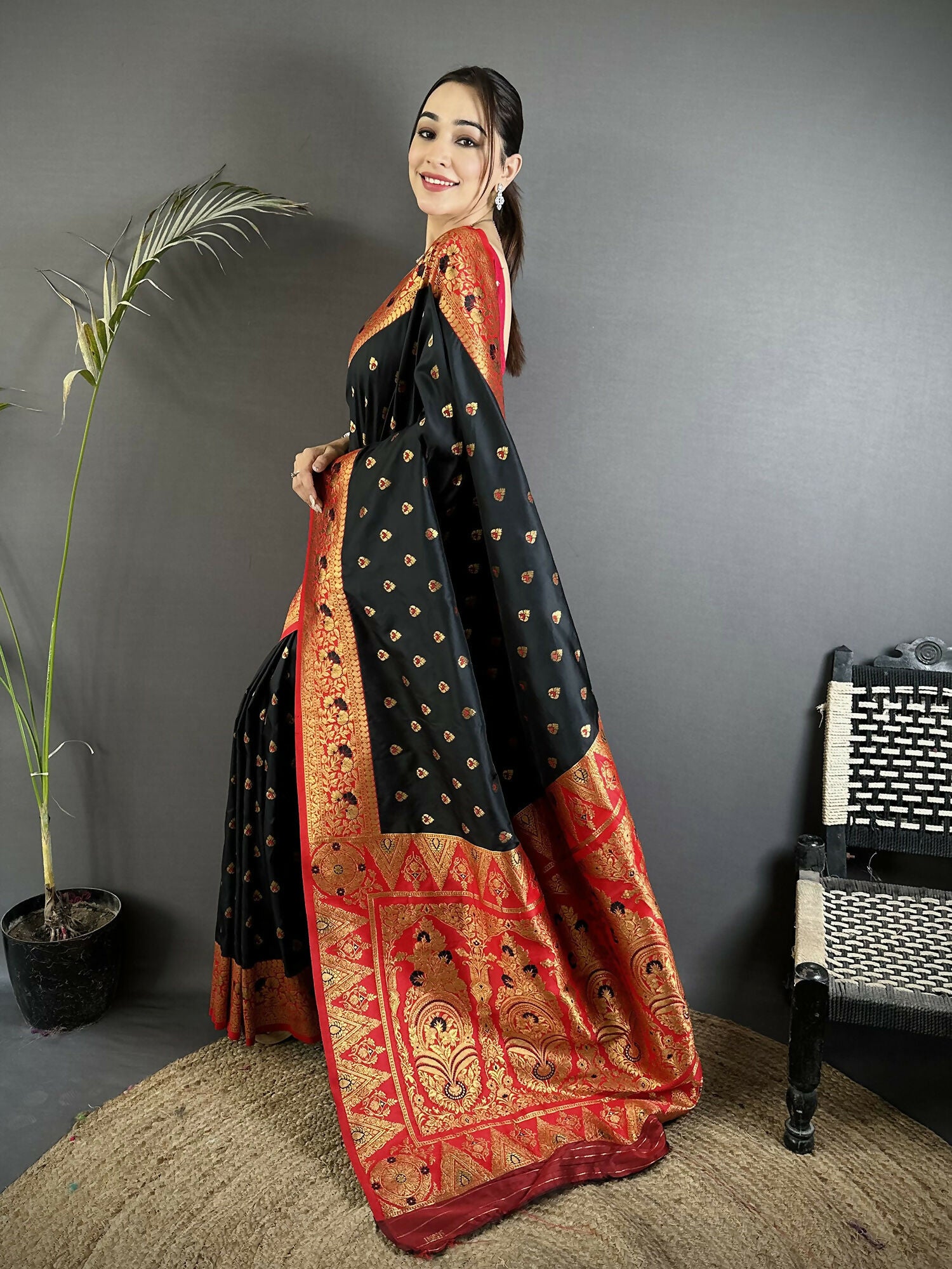 Joban Fashion Black Intricate Motifs Soft Silk Banarasi Saree - Dista