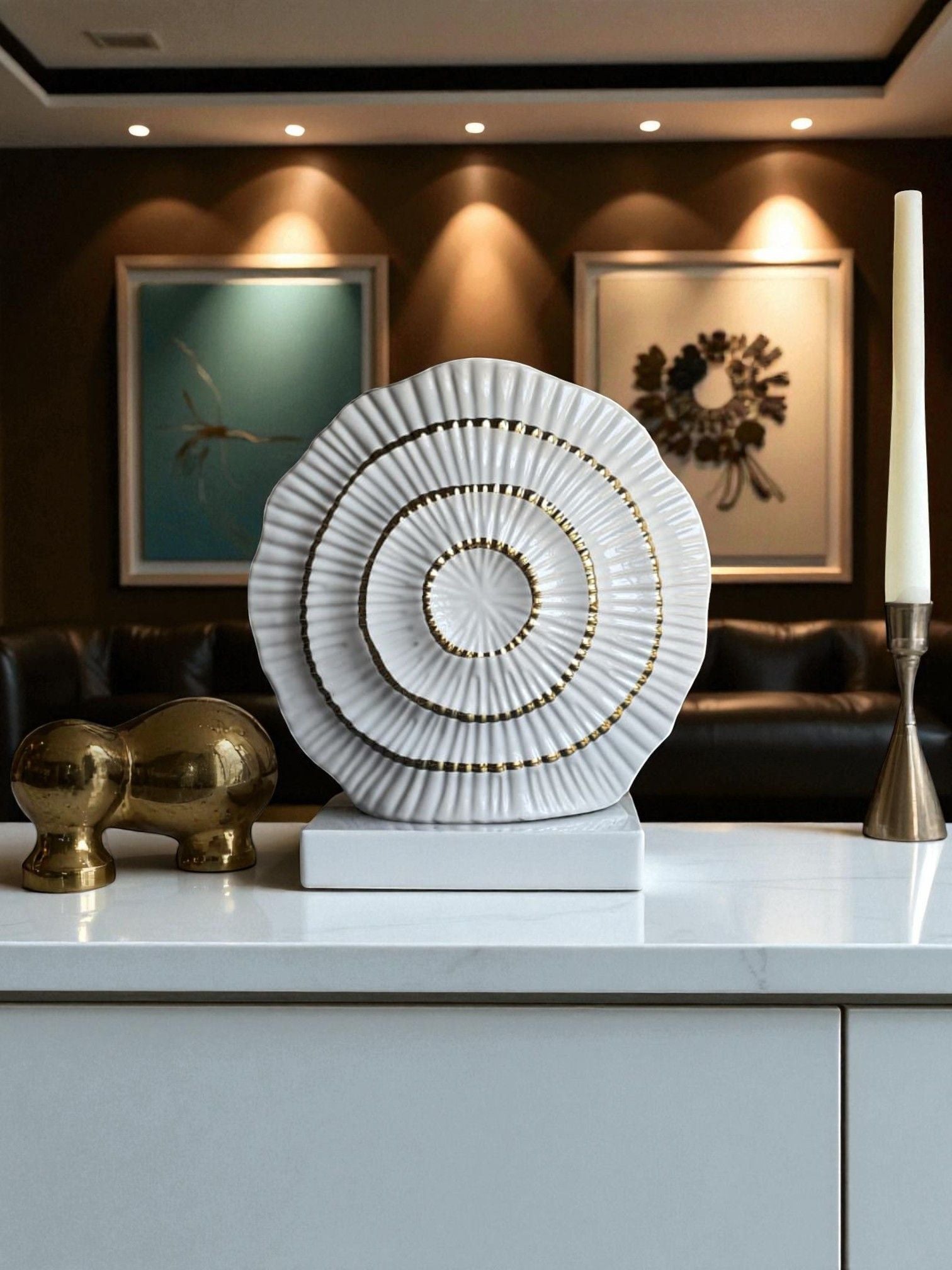 Sun Mun Decors White & Golden Shell Shaped Vase
