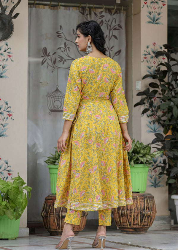 Kaajh Women's Yellow Floral Print Cotton Kurta Pant Set - Distacart