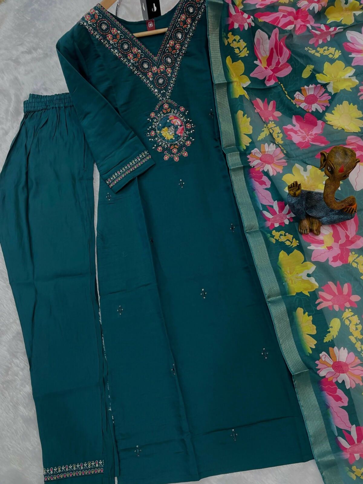 Teeya Creation Womens Rama Green Embroidered Kurta Pant Set - Dista