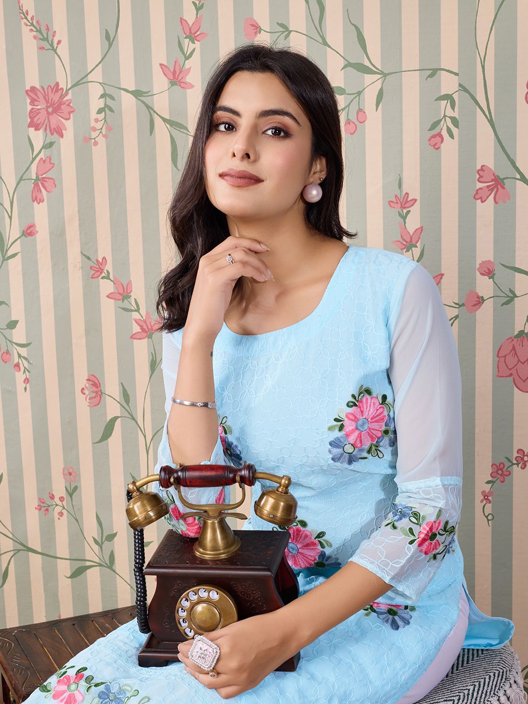 Ode by House of Pataudi Floral Embroidered Thread Work Floral Georgette Straight Kurta