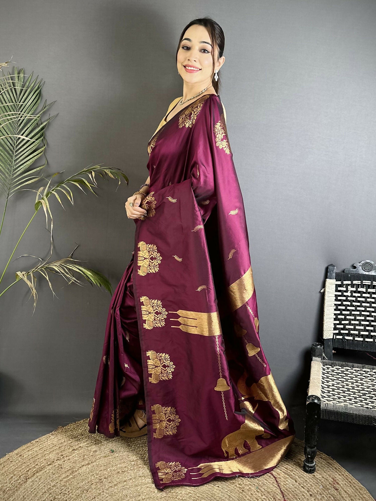 Joban Fashion Magenta Motifs Zari Weaving Soft Silk Banarasi Saree - Dista
