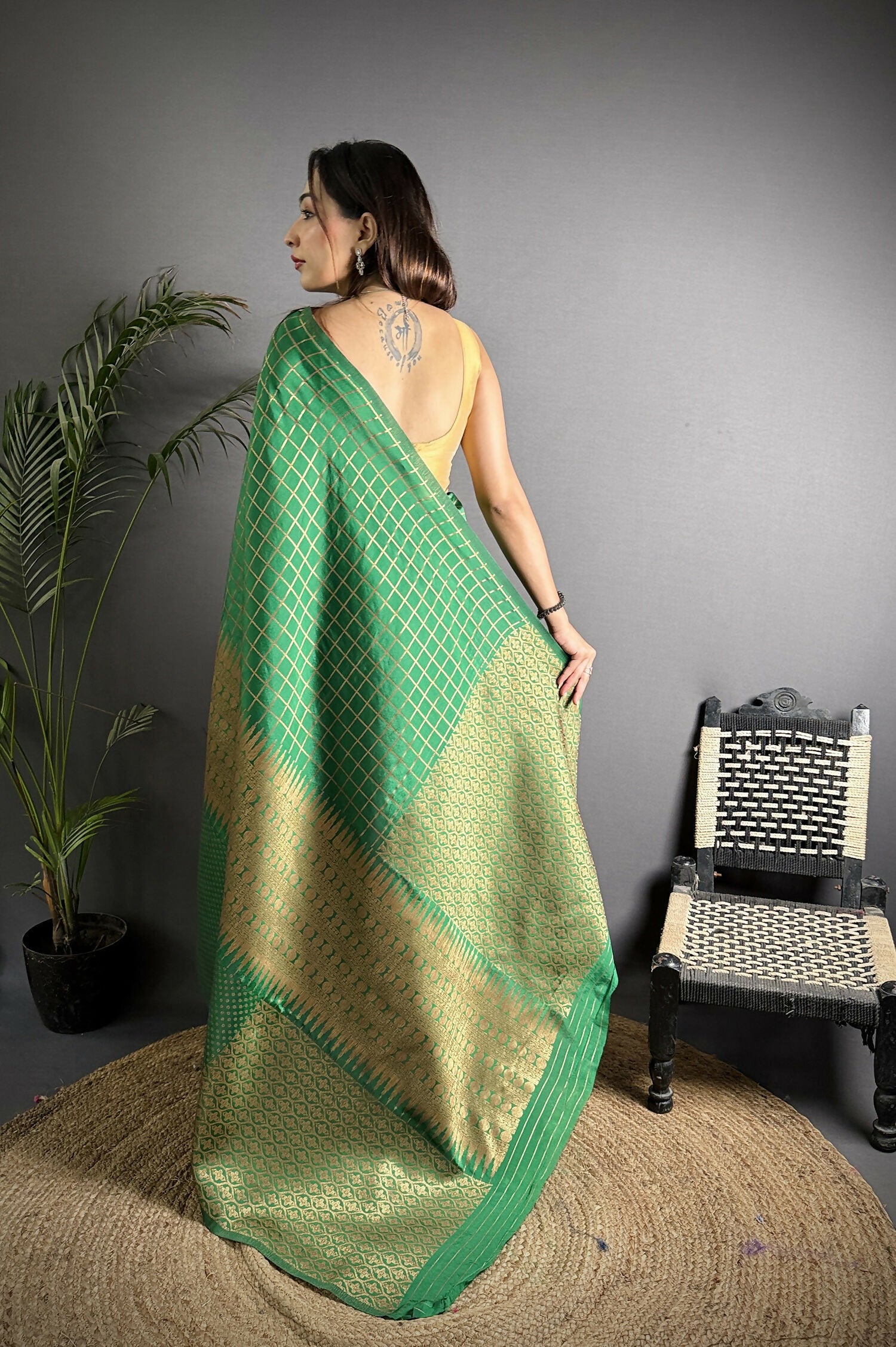 Joban Fashion Emerald Green Banarasi Soft Lichi Silk Checks & Woven Saree