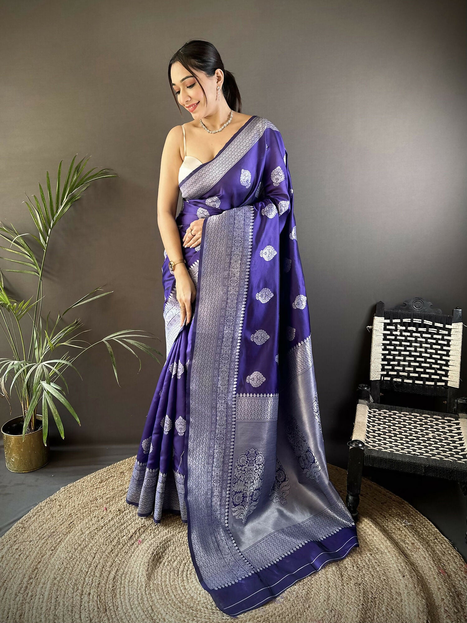 Joban Fashion Royal Blue Floral Motifs Soft Silk Banarasi Saree - Distacart