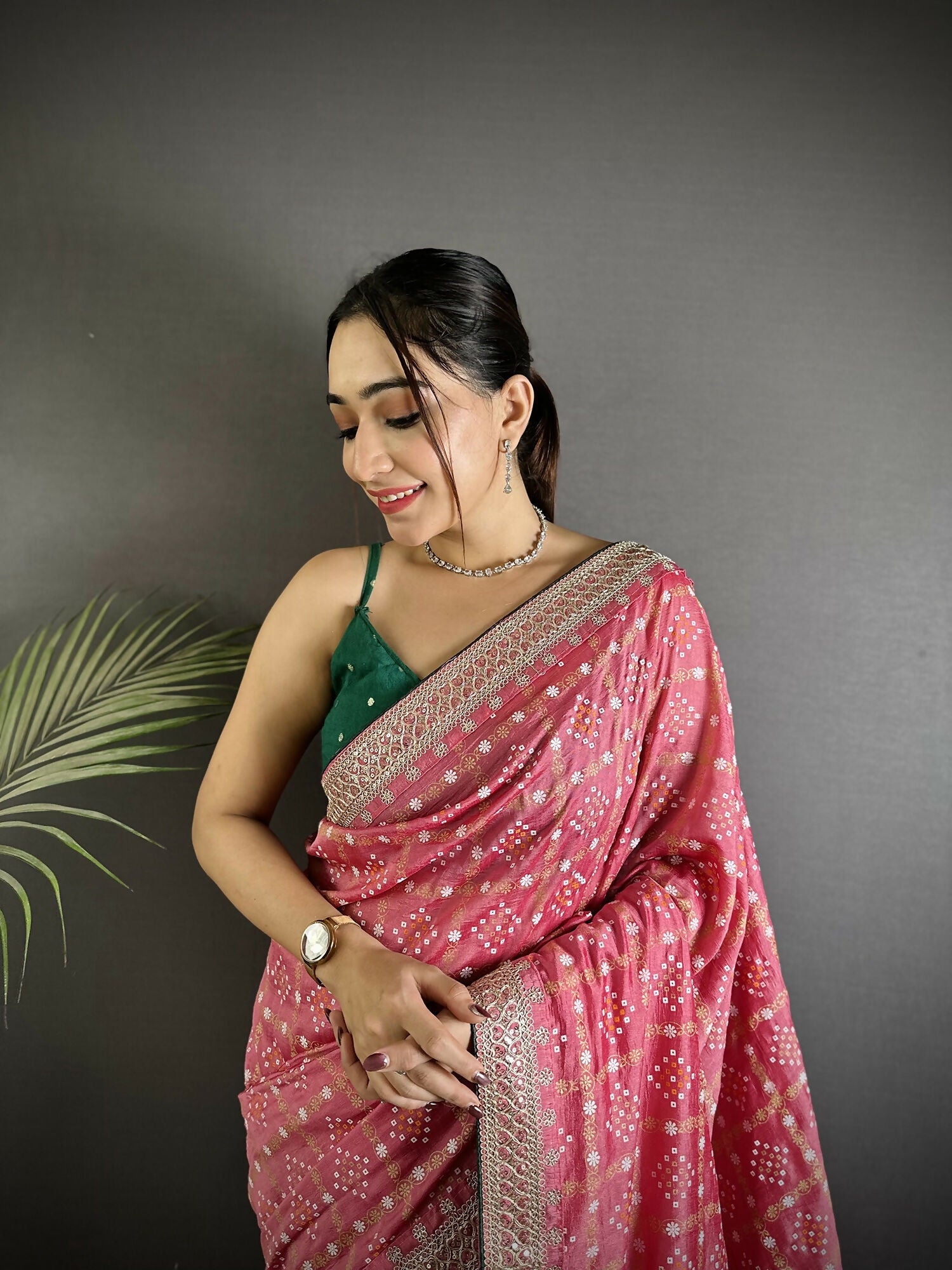 Joban Fashion Dusty Pink Bandhej Bandhani Vichitra Silk Bandhani Prints Saree