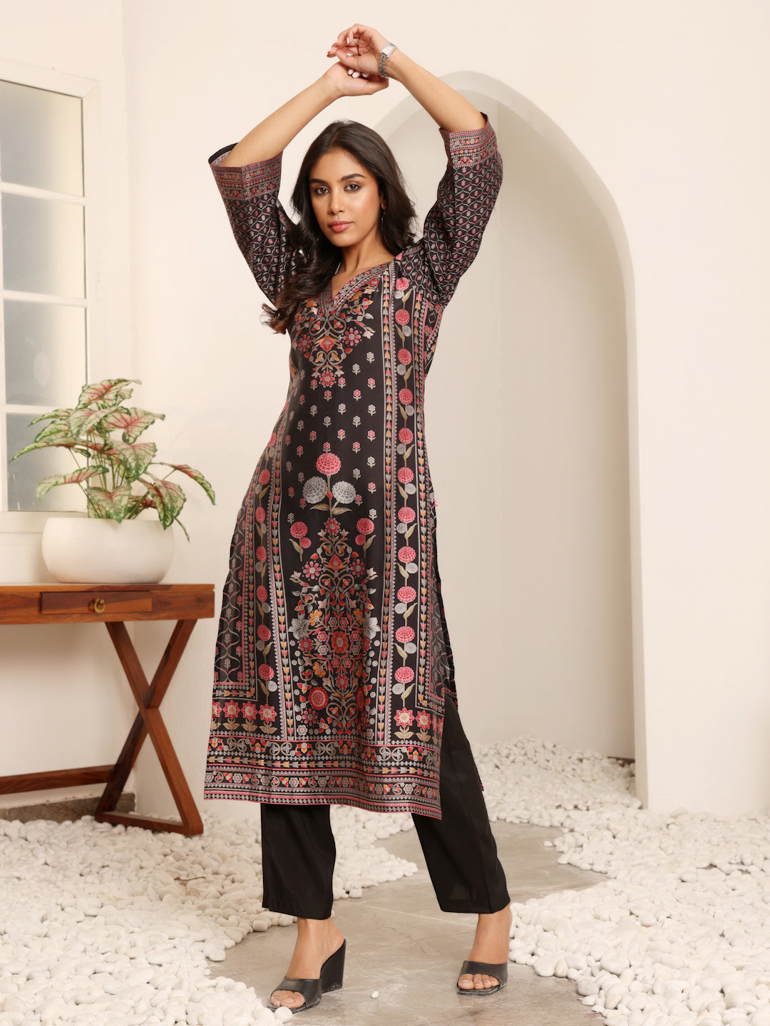 Varanga Women Blue Floral Printed Straight Kurta Paired With Tonal Bottom - Distacart