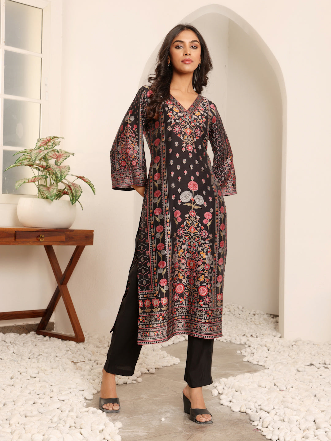 Varanga Women Blue Floral Printed Straight Kurta Paired With Tonal Bottom - Distacart