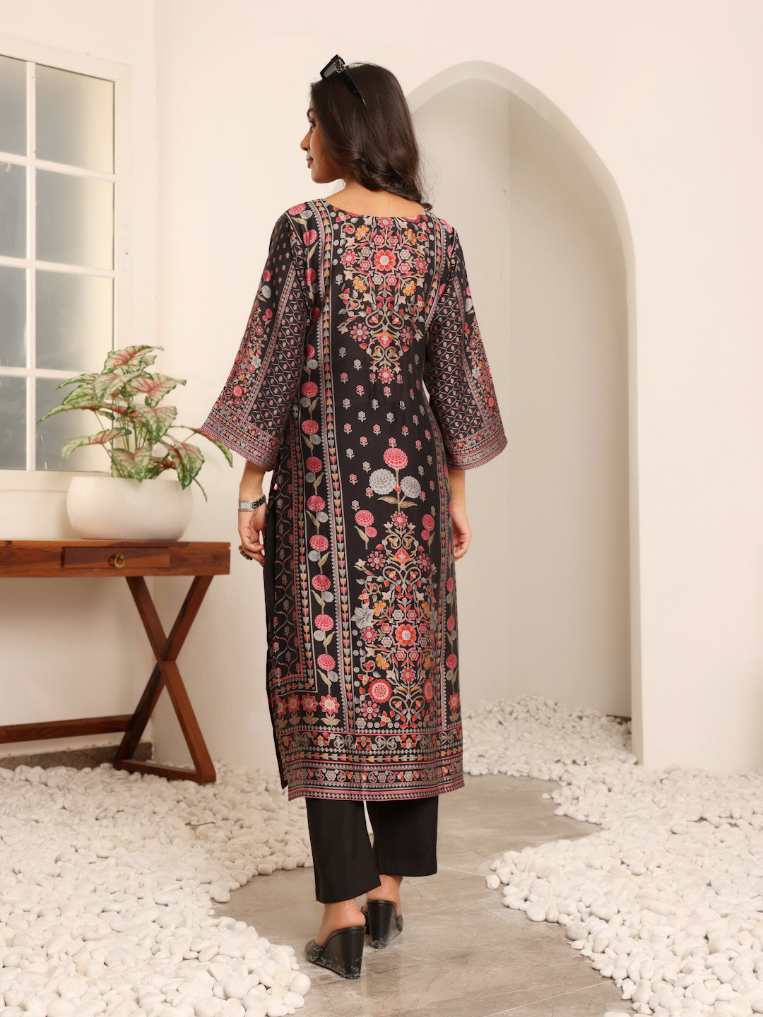 Varanga Women Blue Floral Printed Straight Kurta Paired With Tonal Bottom - Distacart