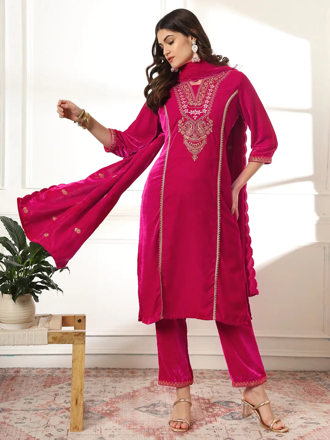 Yufta Velvet Pink Kurta Dupatta Set With Embroidery